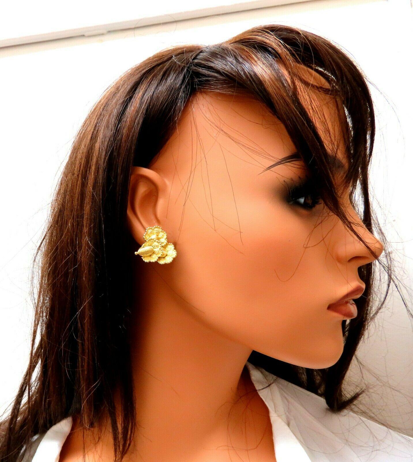 Authentic Tiffany & Co. Three-Tiered Floral Cluster Clip Earrings 18 Karat im Angebot 2