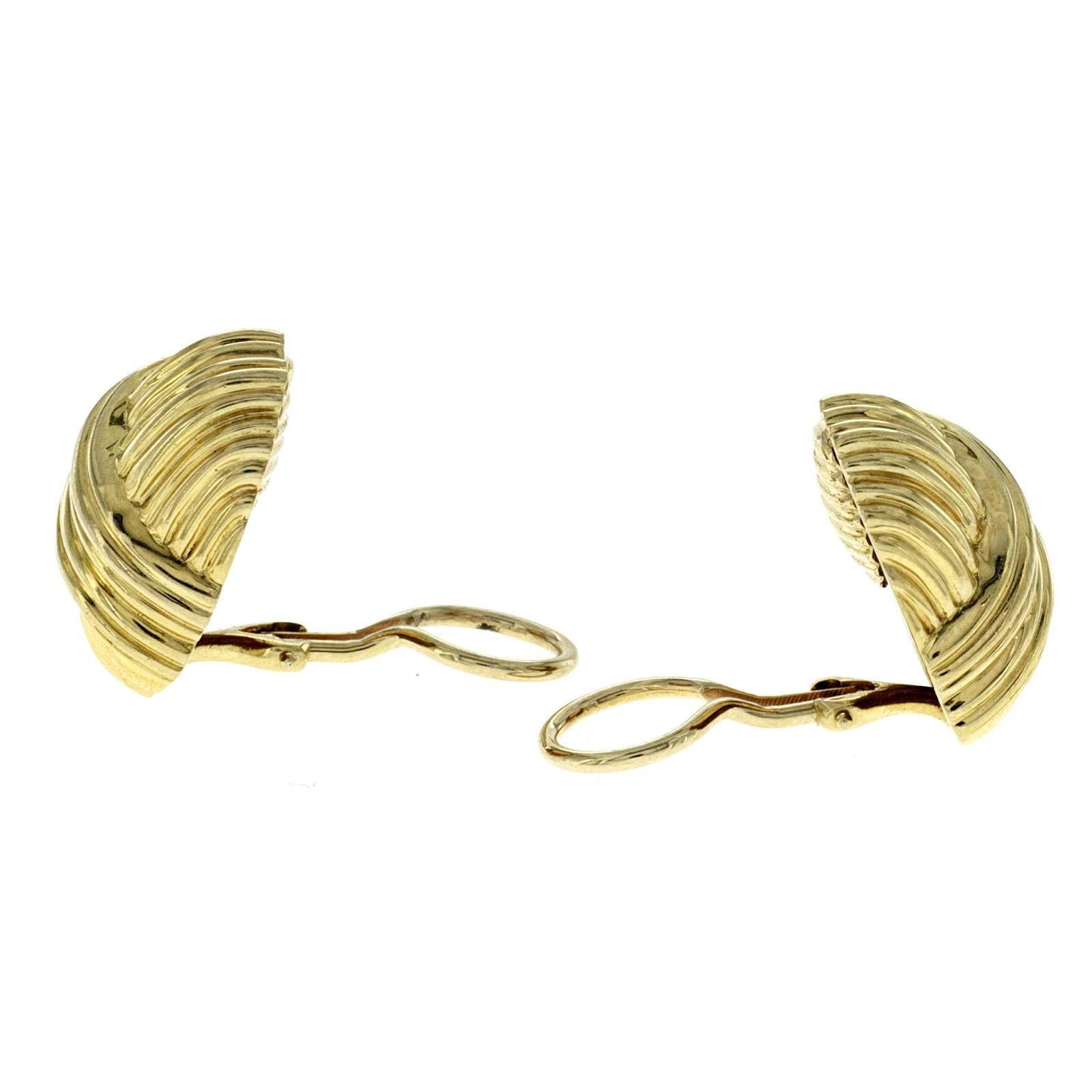 Authentic Tiffany & Co, 18k Yellow Gold Ribbed Ribbon Earrings In Excellent Condition In Los Angeles, CA