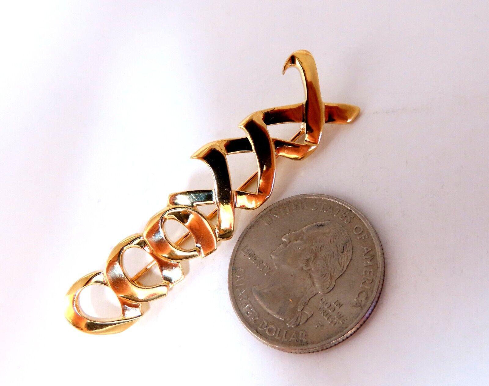 Broche Tiffany XO Gold de designer.

2.2 x 0,57 pouce

or jaune 18kt 

8 grammes