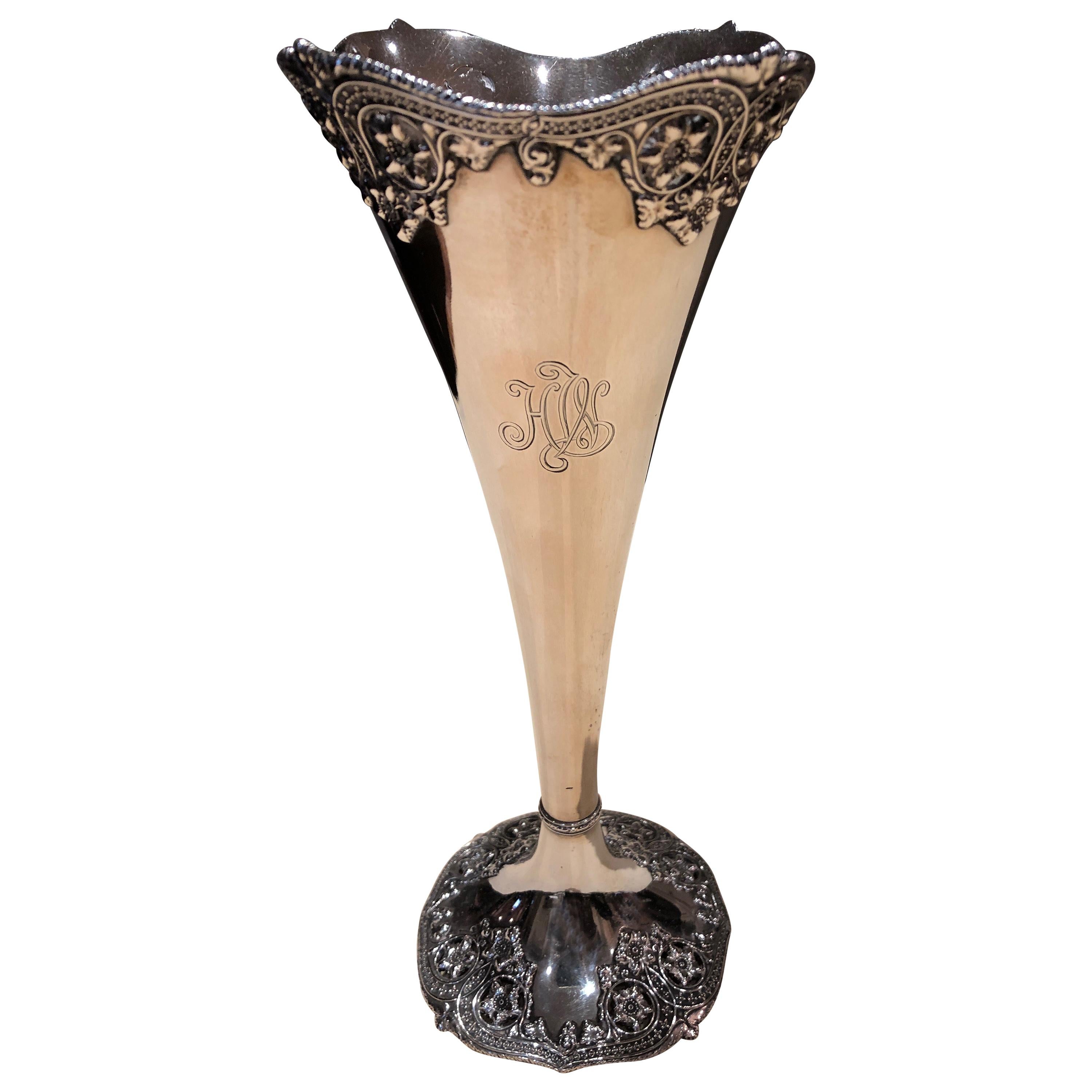 Authentique vase trompette Tiffany en argent sterling