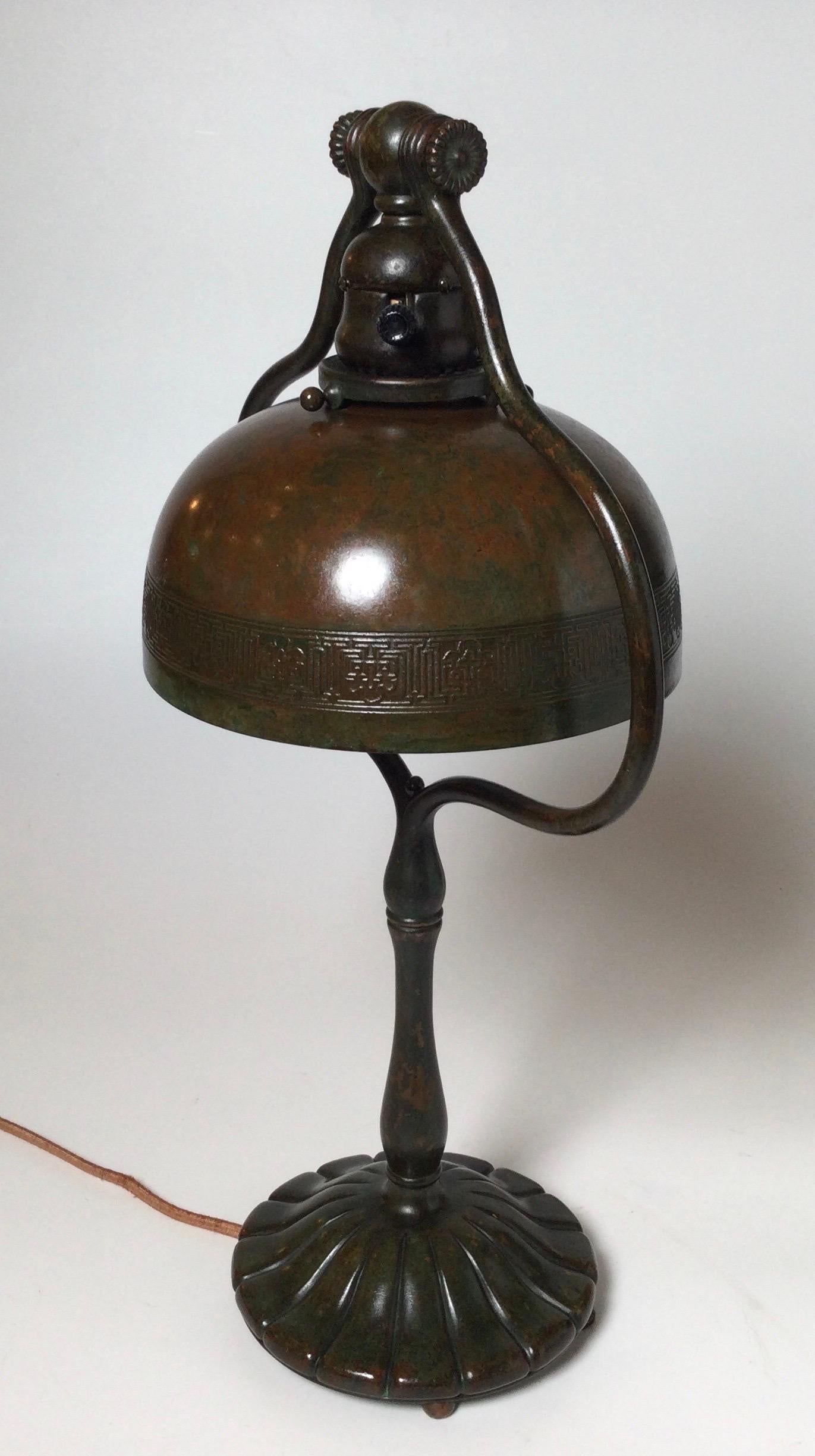 Authentic Tiffany Studios Bronze Table Desk Lamp In Good Condition For Sale In Lambertville, NJ