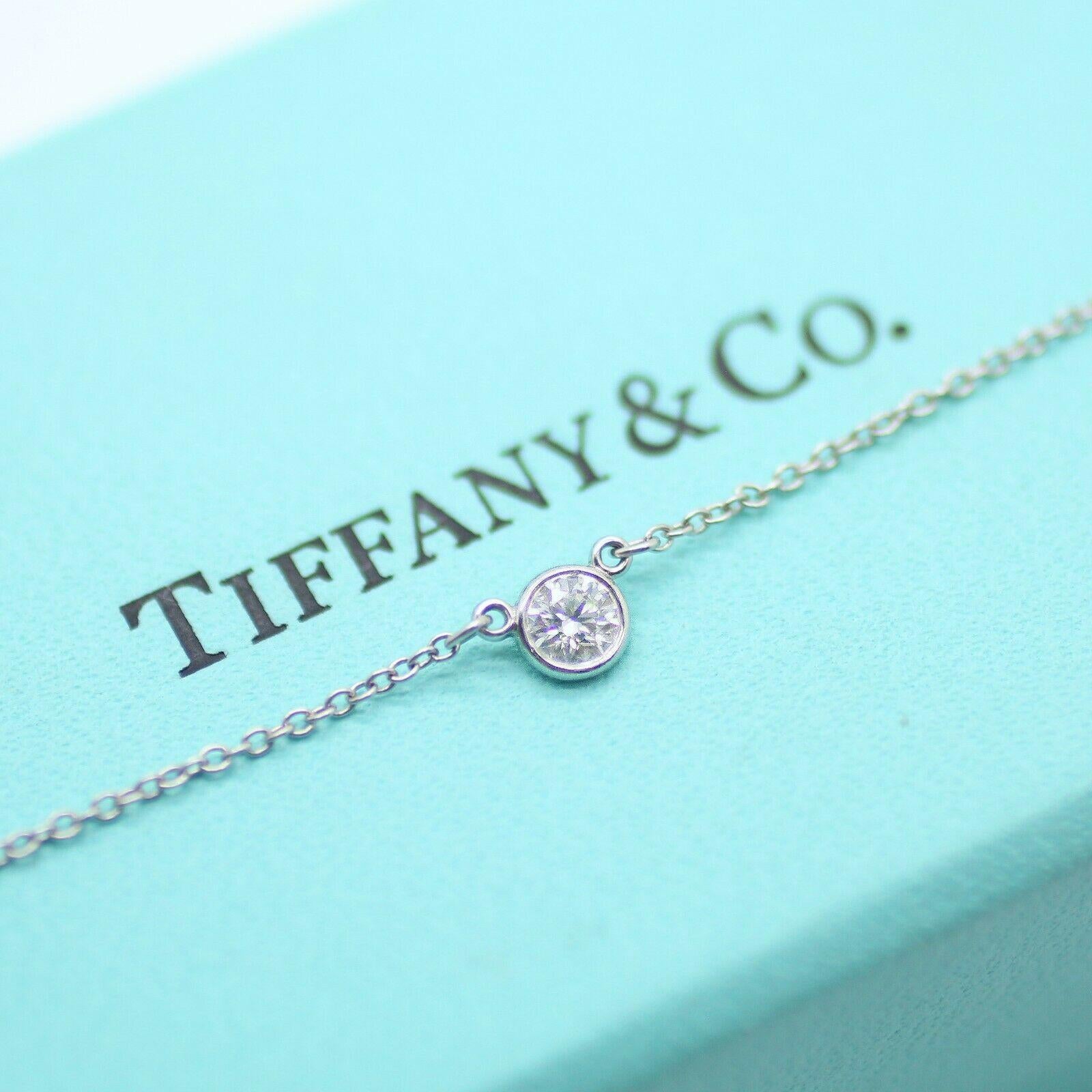 Authentic Tiffany&Co Tiffany round diamond catch the light and make it dance. Pendant in platinum with a round brilliant diamond. 17