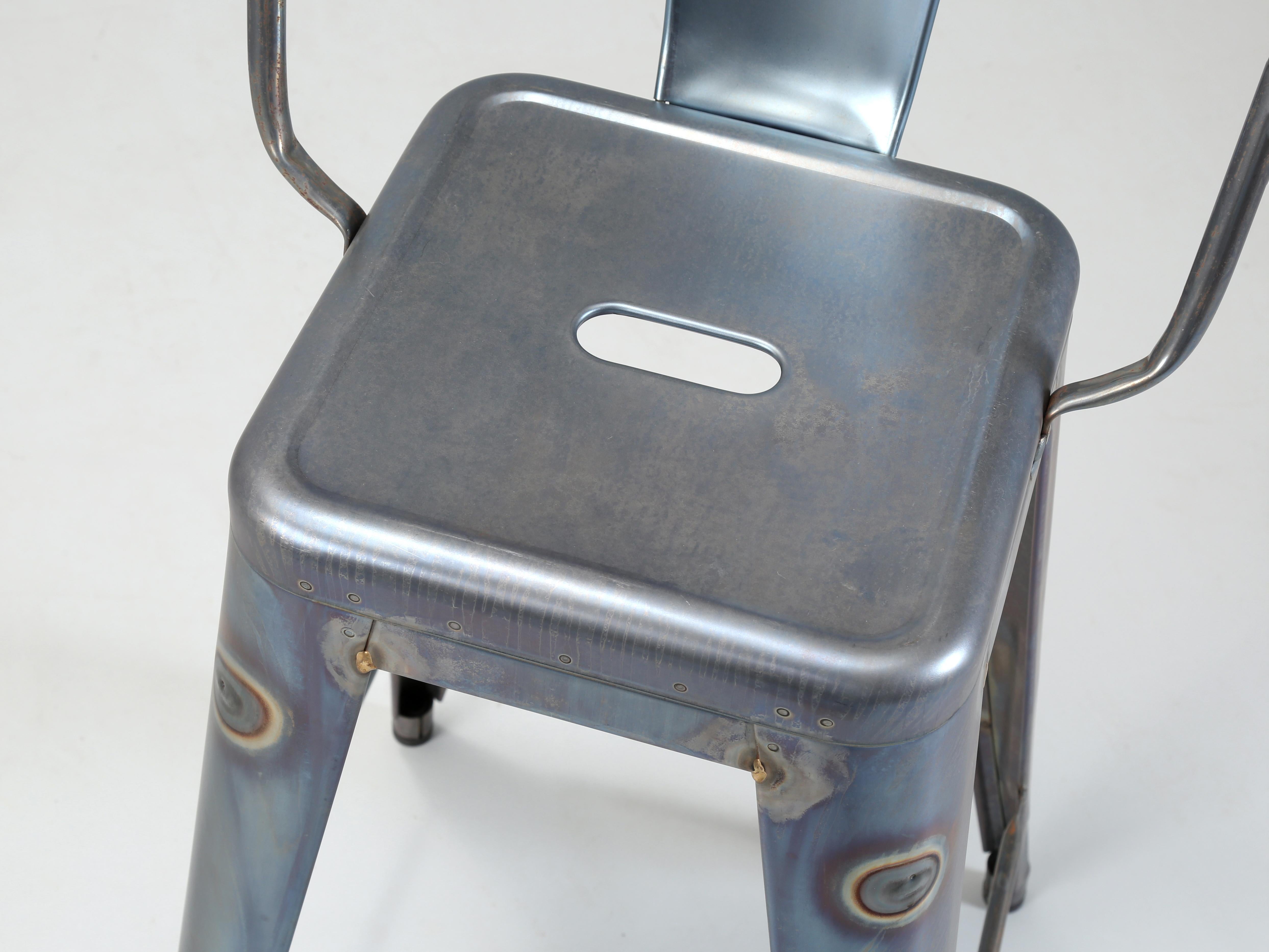 Auténtico Tolix Tabouret Azul Gris Acero Crudo Taburete Alto - Set (3) en venta 2