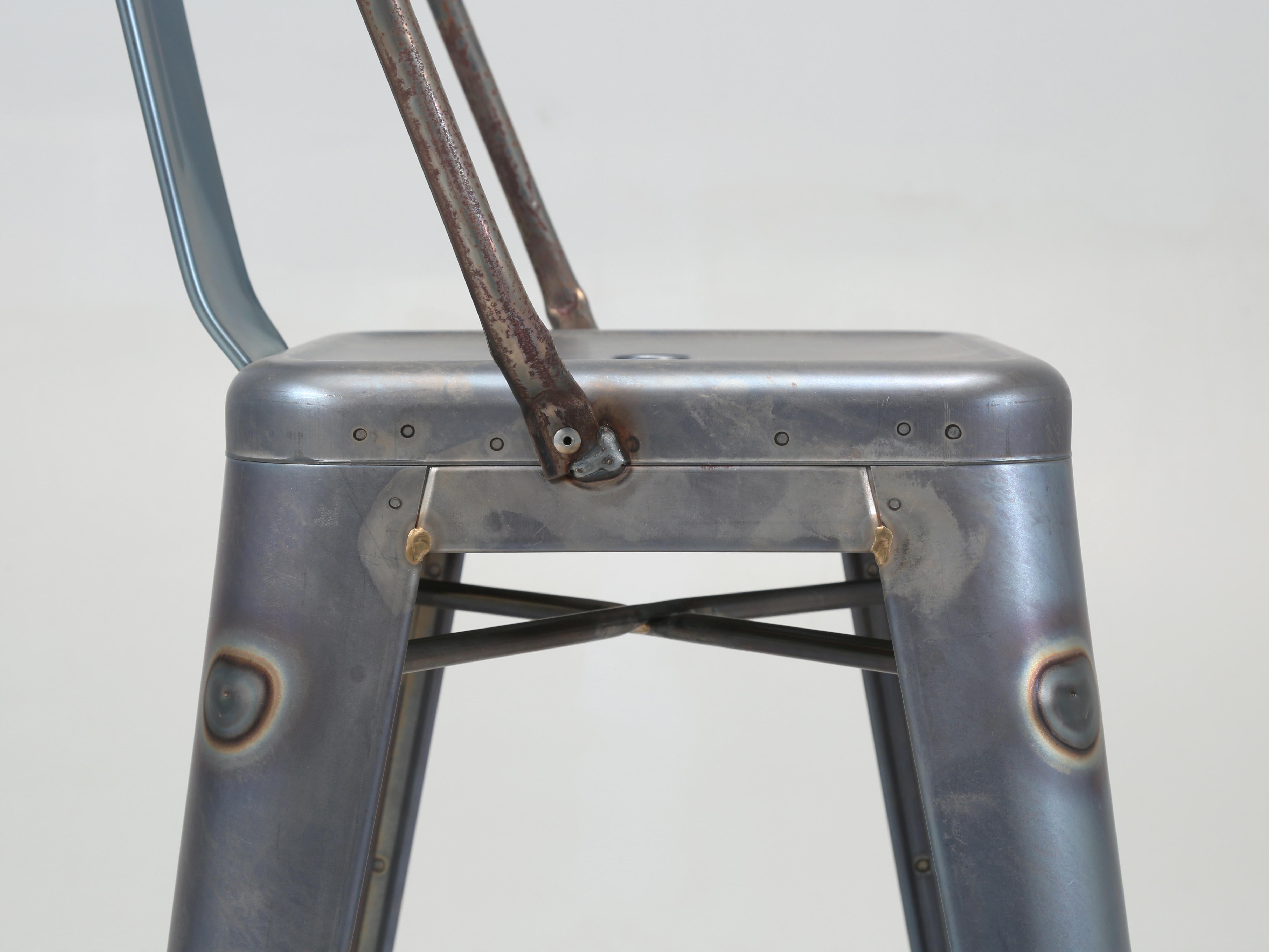 Auténtico Tolix Tabouret Azul Gris Acero Crudo Taburete Alto - Set (3) en venta 3