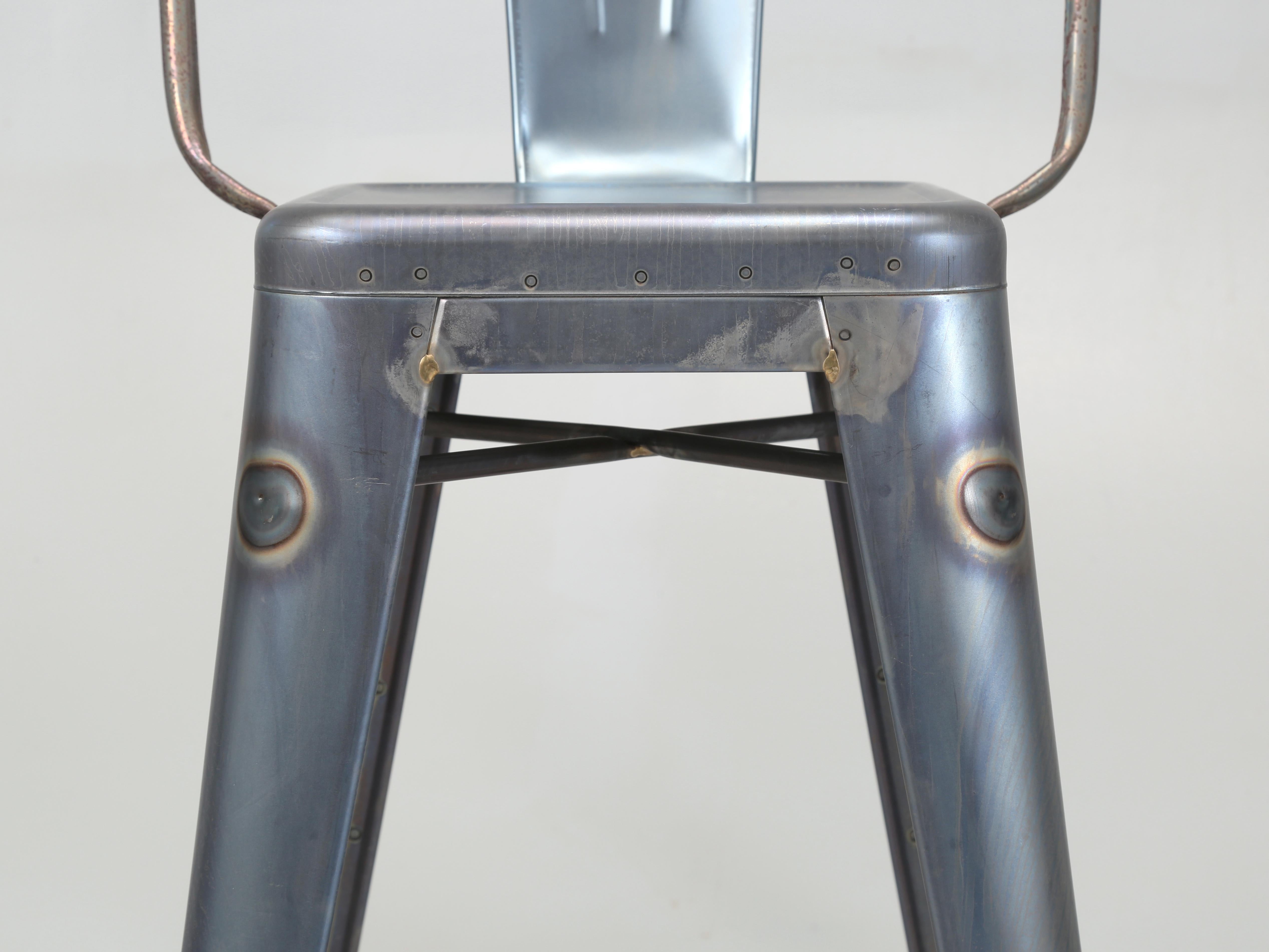 Auténtico Tolix Tabouret Azul Gris Acero Crudo Taburete Alto - Set (3) en venta 4