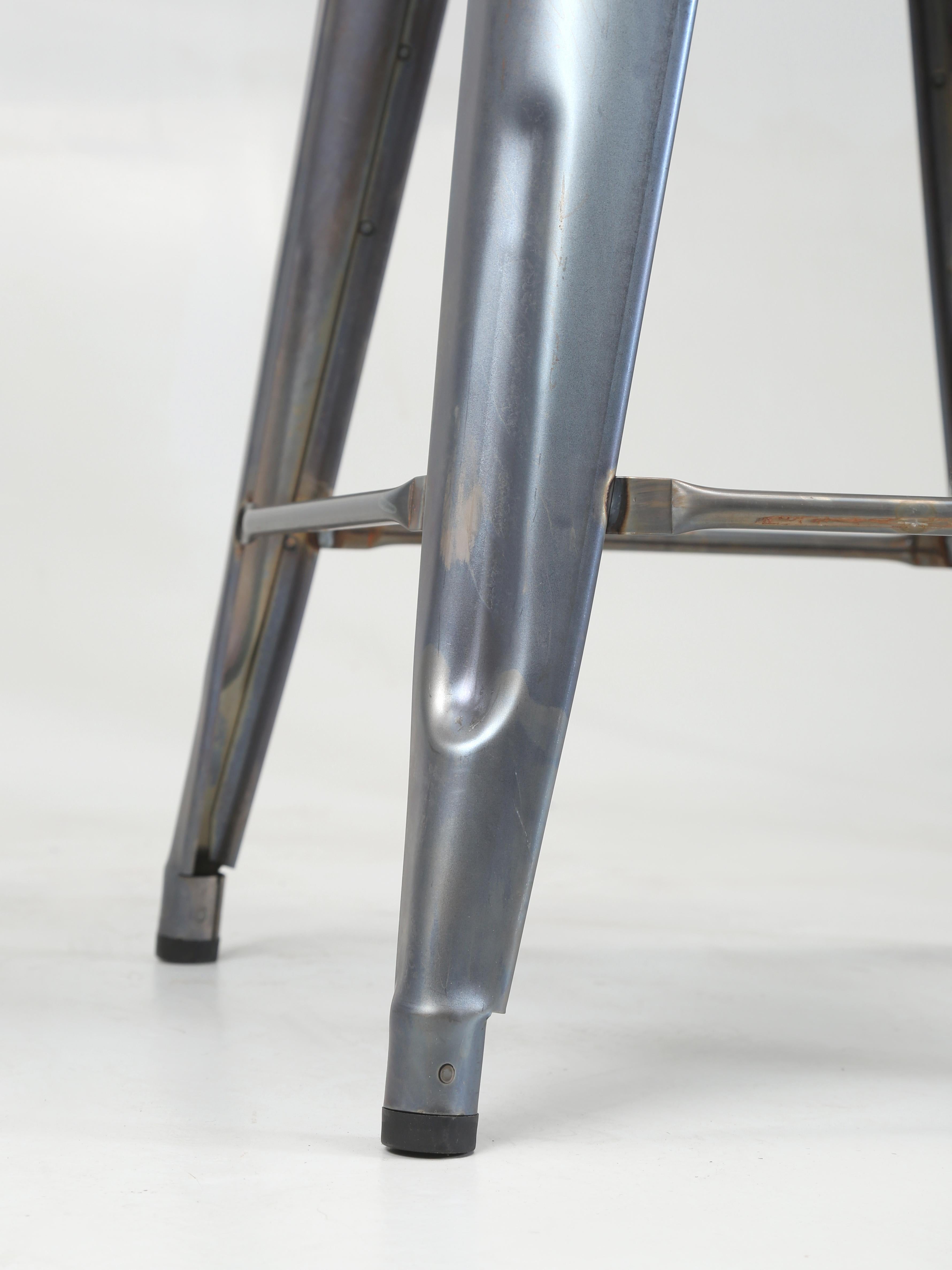 Auténtico Tolix Tabouret Azul Gris Acero Crudo Taburete Alto - Set (3) en venta 5