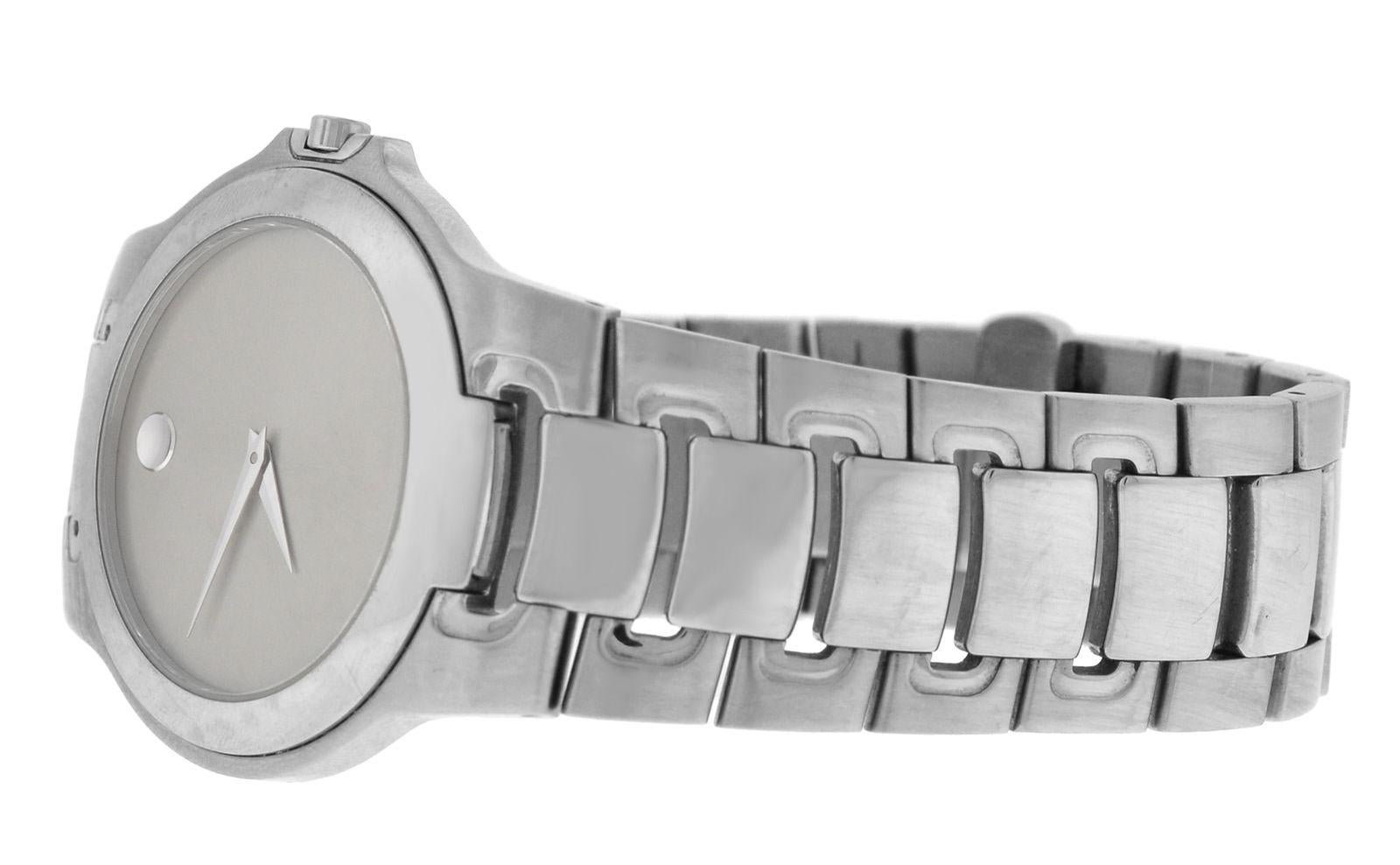 Authentic Unisex Movado Museum Steel Silver Dial Quart Watch In Good Condition For Sale In New York, NY