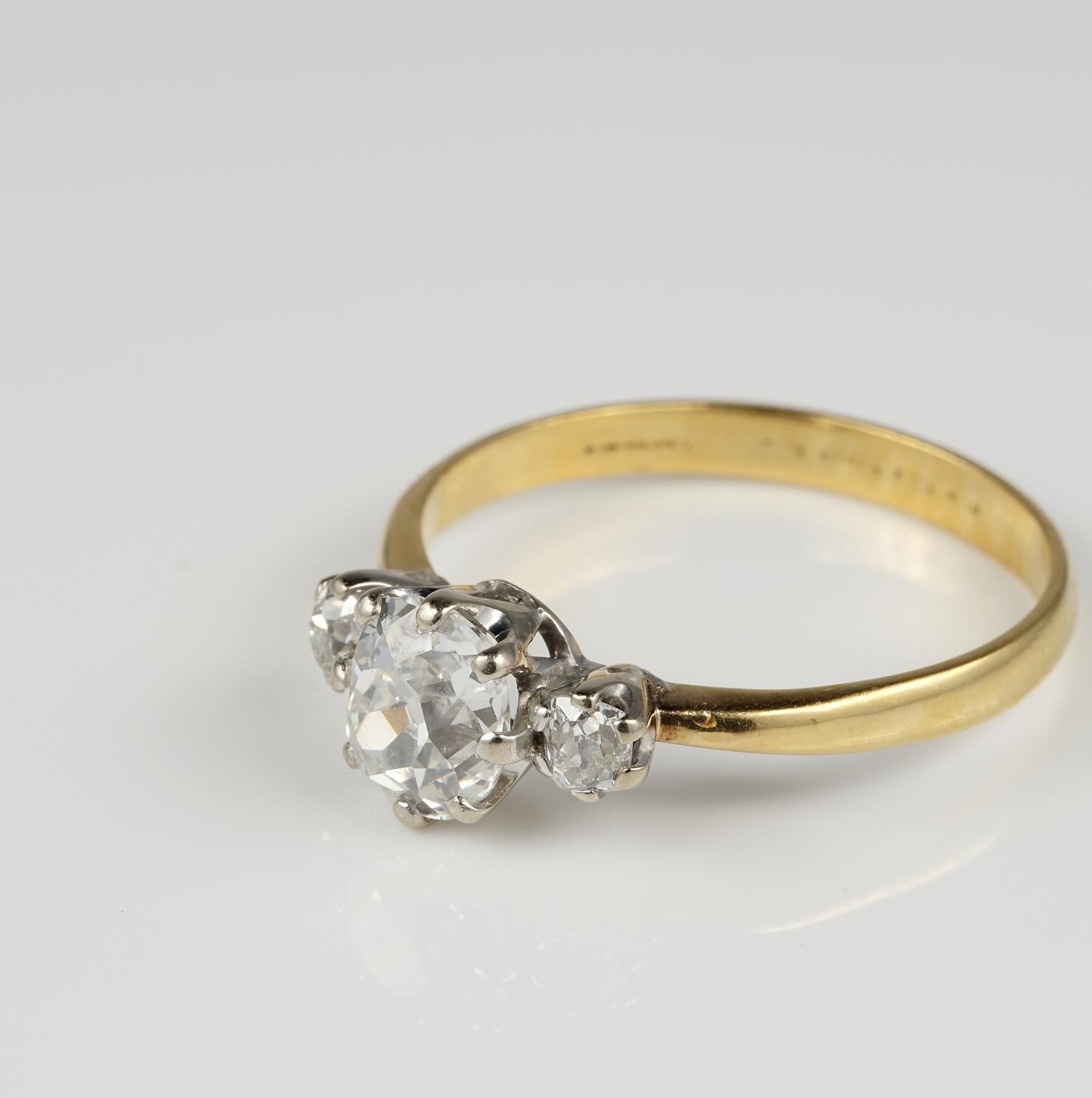 Authentic Victorian 1.80 Carat Old Mine Diamond Trilogy Ring In Good Condition In Napoli, IT