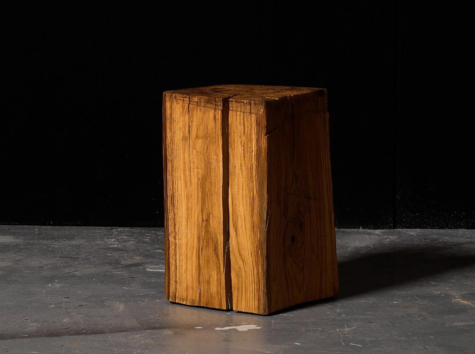 Authentic Vintage Brutalist Style Sculpted Side Table in Solid Oak – Ideal for Modern Interiors

Discover the perfect blend of modern elegance and raw artistry with our Authentic Vintage Brutalist Style Sculpted Side Table in Solid Oak. This