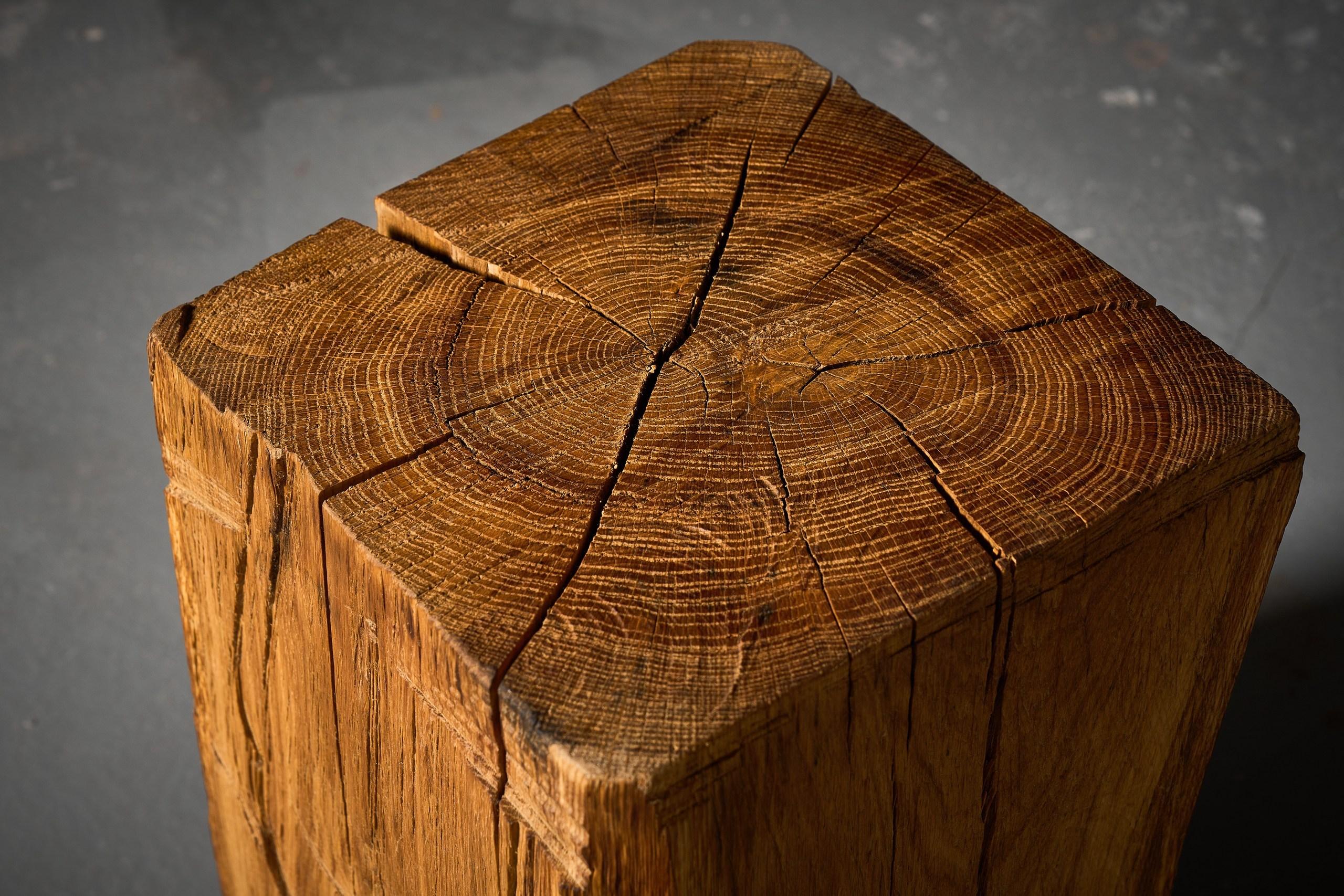 Authentic Vintage Brutalist Style Sculpted Side Table in Solid Oak In New Condition For Sale In Burlăceni, Cahul District
