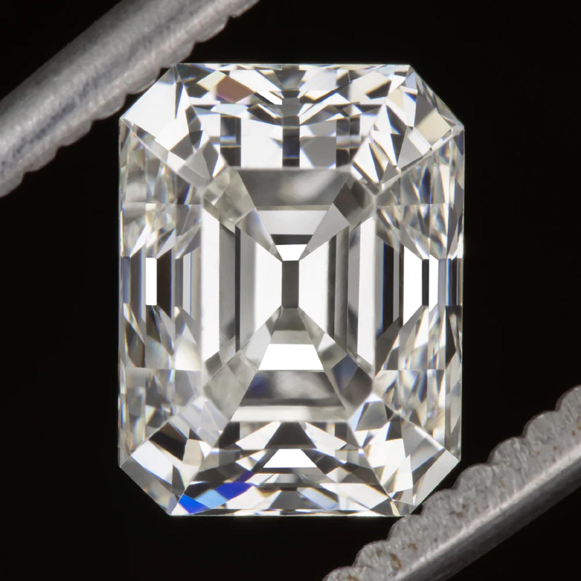 Art Deco Authentic Vintage GIA Certified 2.57 Carat Emerald Cut Diamond  For Sale