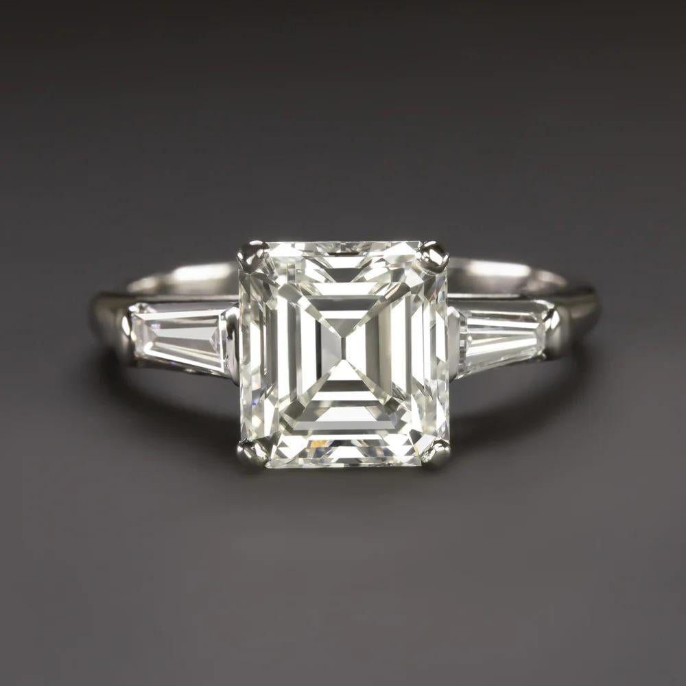 Voici un chef-d'œuvre de beauté intemporelle - une bague en diamant de 2,5 carats certifiée GIA, l'incarnation même de la sophistication. Doté d'une couleur H étonnante et d'une pureté VS1 impeccable, ce diamant rayonne de brillance et de