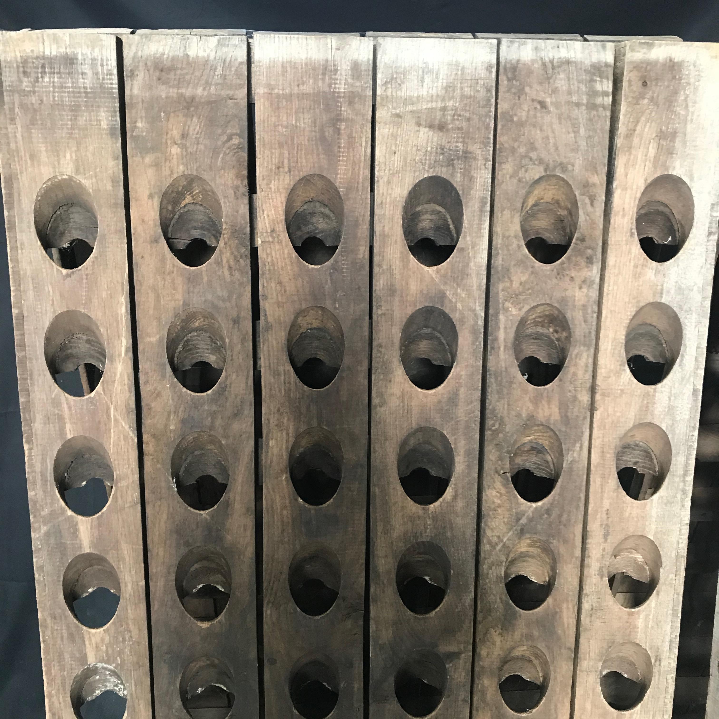 Auténtico botellero vintage de roble francés para champán o vino Francés