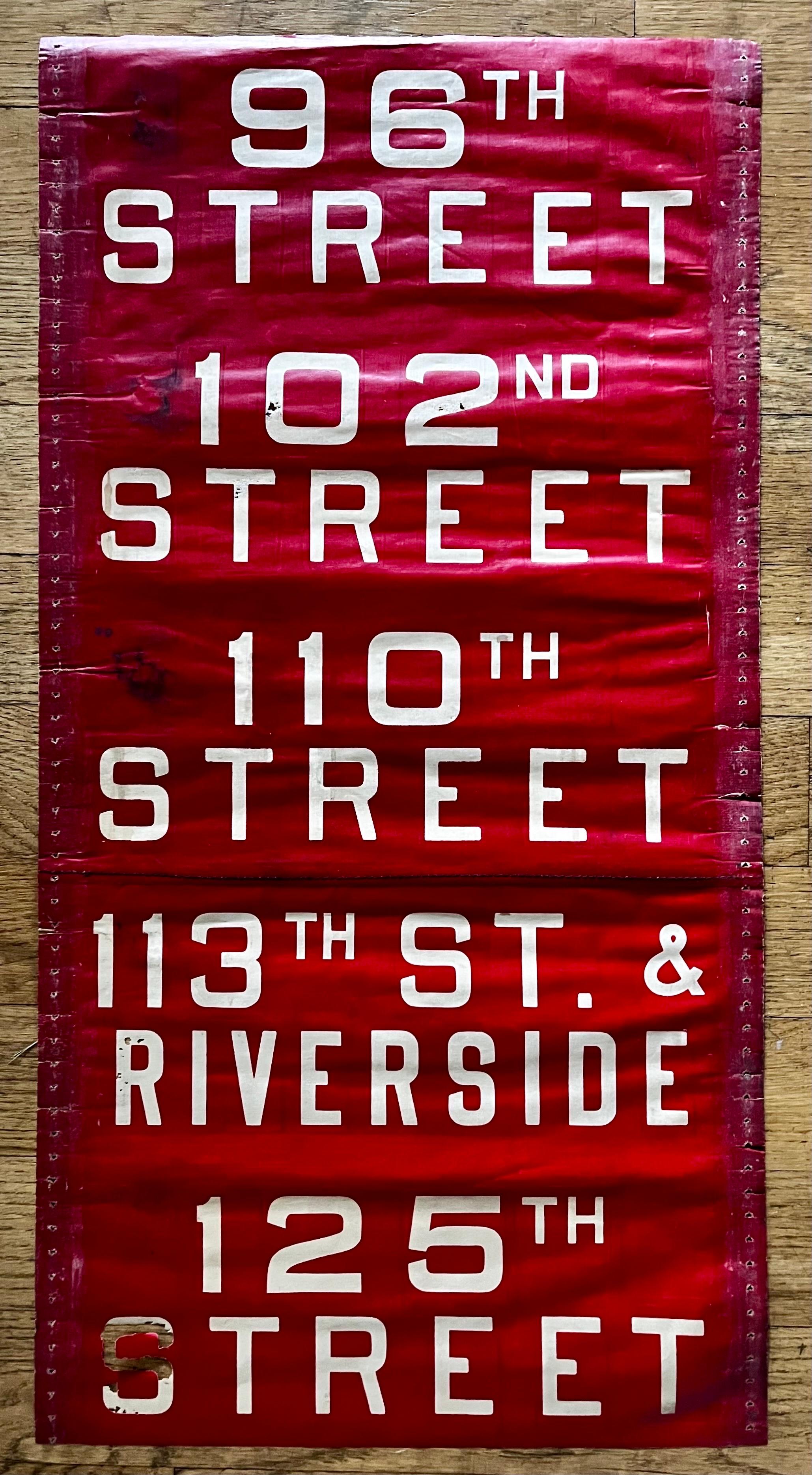 Autentico ruolo parziale rosso e bianco dell'autobus di New York
circa 1950

Upper West Side e Morningside Heights

