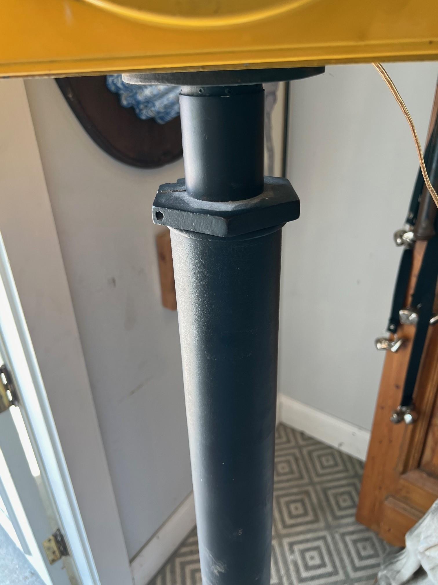 Auténtico Semáforo Vintage en Soporte de Hierro 5