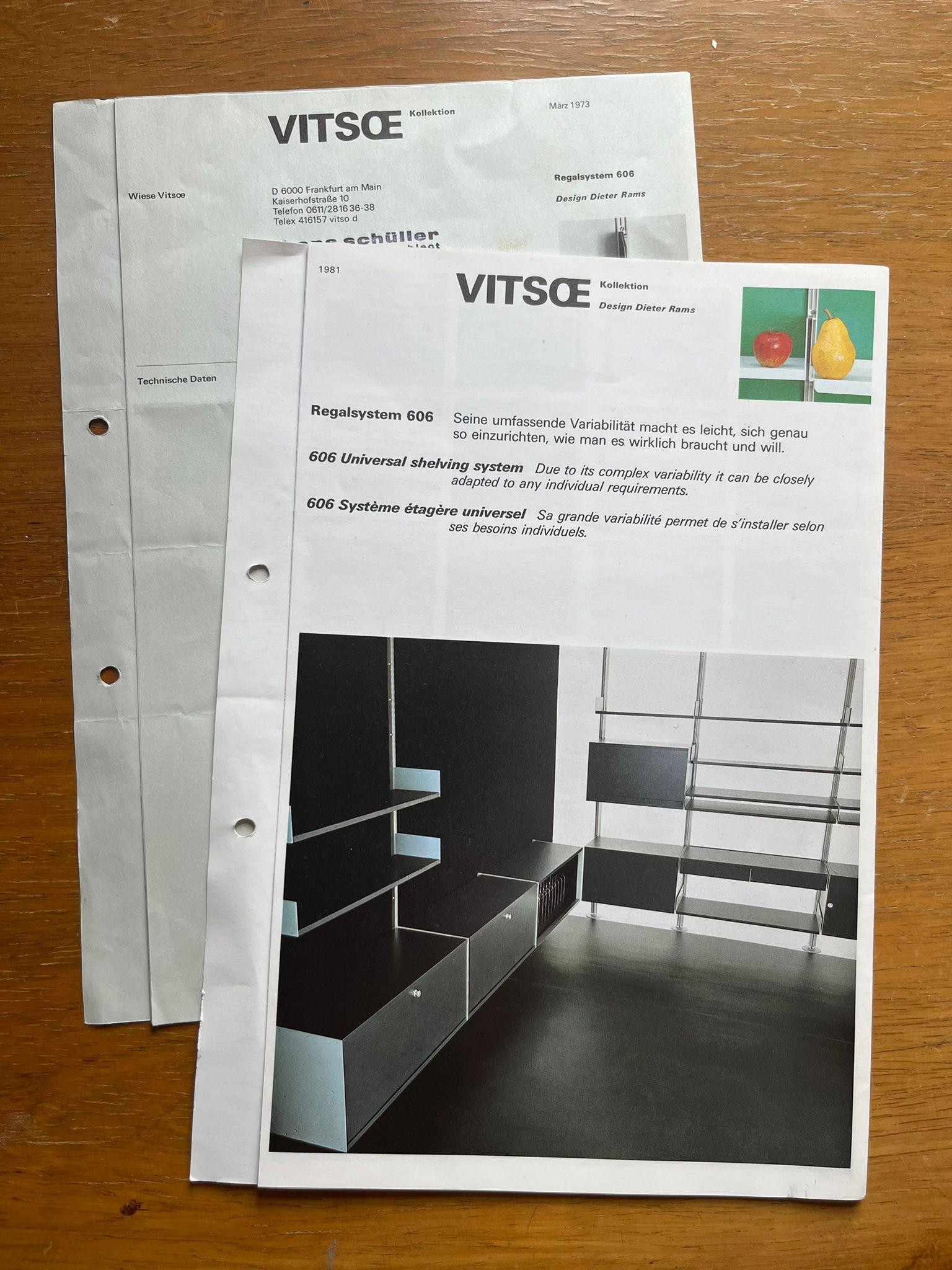 Authentic Vitsoe Shelving System 606 by Dieter Rams in black 1973 Minimalist  In Fair Condition For Sale In Alsdorf, NW