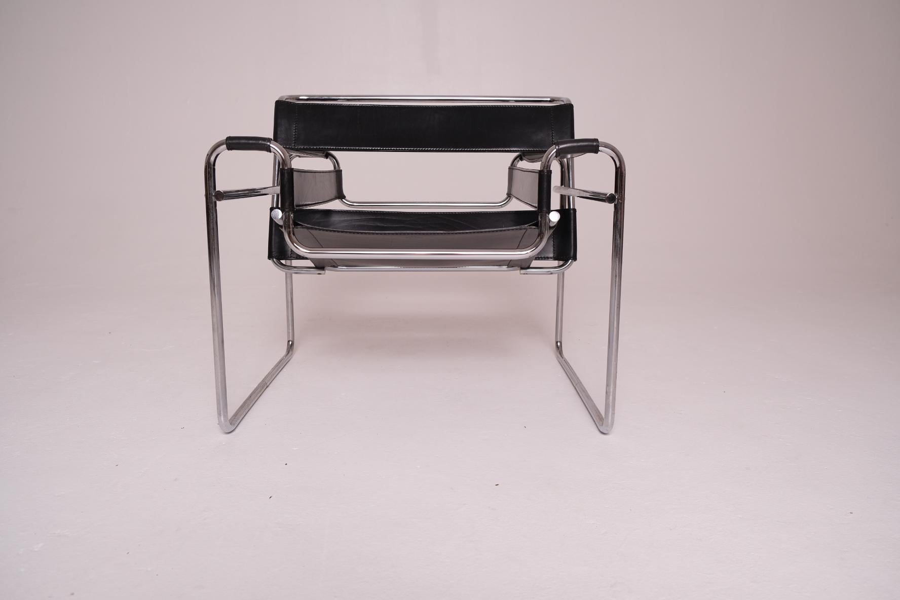 Sedia autentica Wassily di Marcel Breuer per Fasem, in pelle nera e cromo in vendita 3