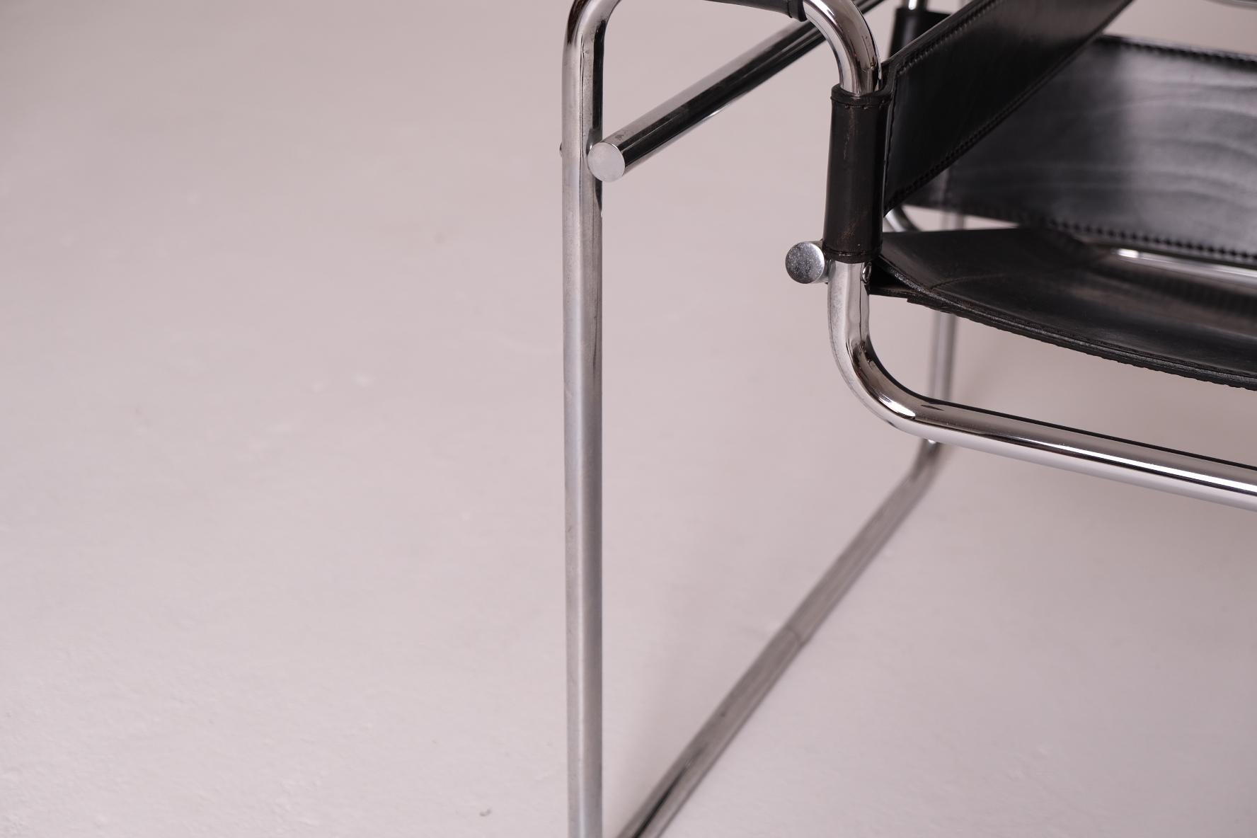 Sedia autentica Wassily di Marcel Breuer per Fasem, in pelle nera e cromo in vendita 4