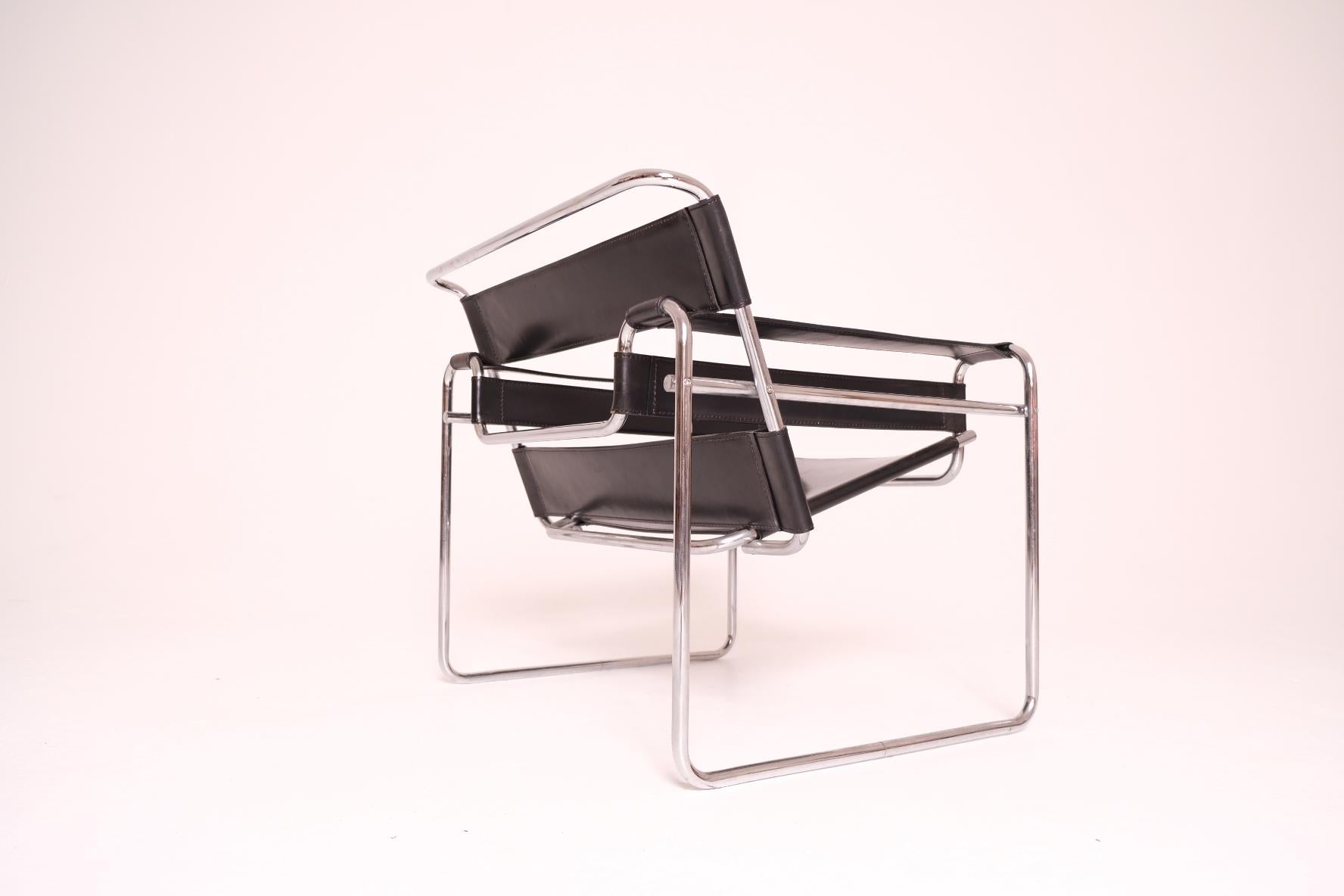 Sedia autentica Wassily di Marcel Breuer per Fasem, in pelle nera e cromo In condizioni buone in vendita a Los Angeles, CA