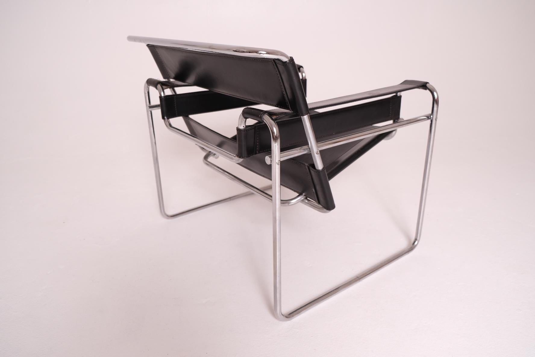 Fine XX secolo Sedia autentica Wassily di Marcel Breuer per Fasem, in pelle nera e cromo in vendita