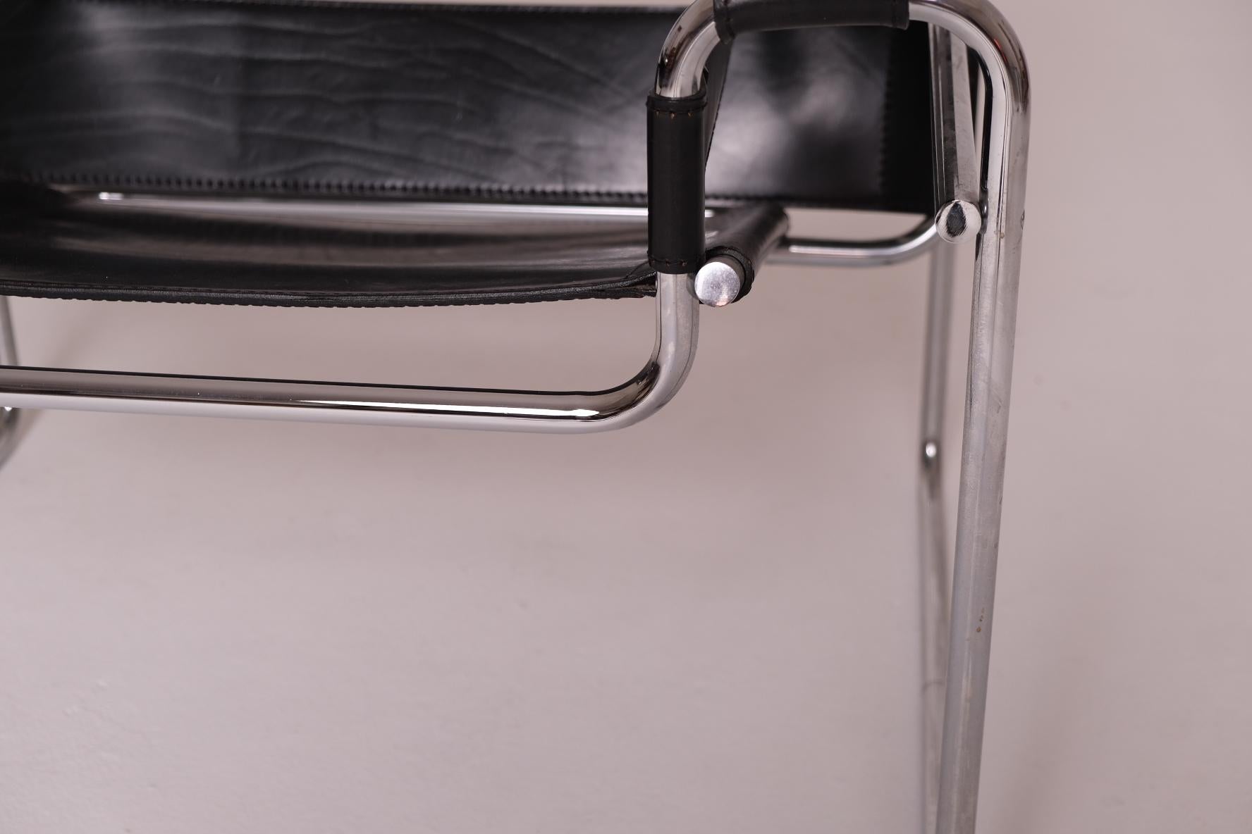Sedia autentica Wassily di Marcel Breuer per Fasem, in pelle nera e cromo in vendita 1