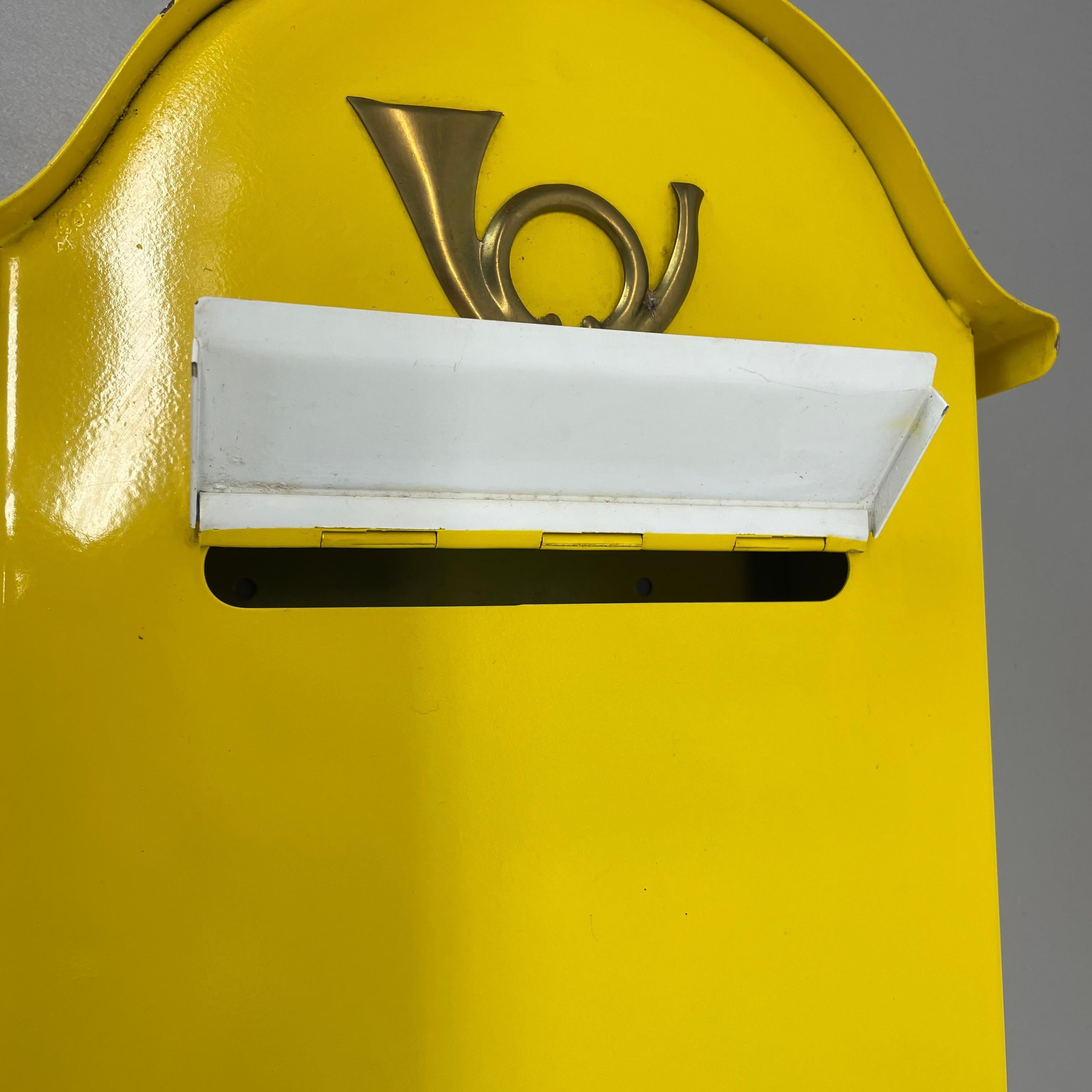 autentico elemento di cassetta postale in metallo giallo e ottone, Germania, anni '50 in vendita 9