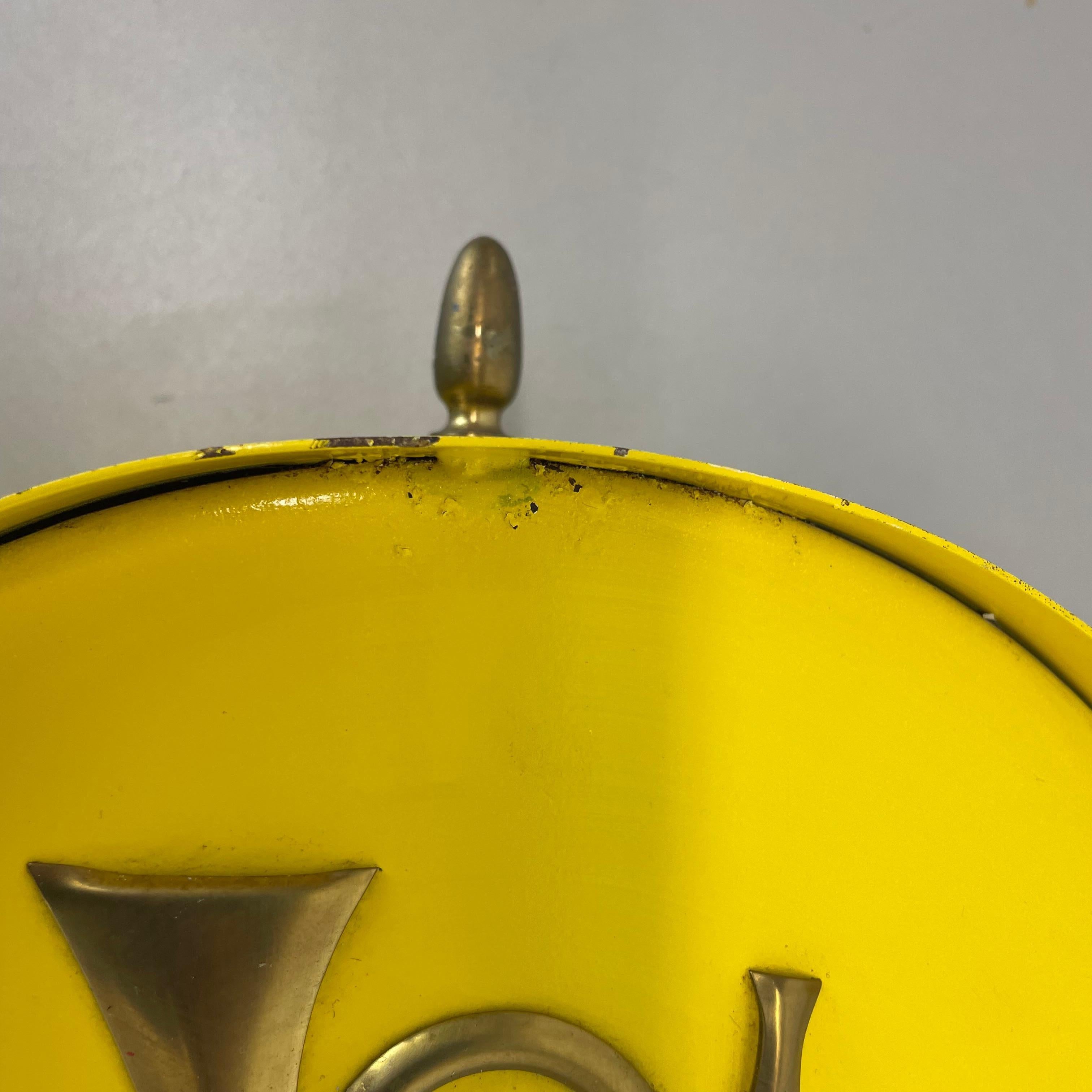 XX secolo autentico elemento di cassetta postale in metallo giallo e ottone, Germania, anni '50 in vendita