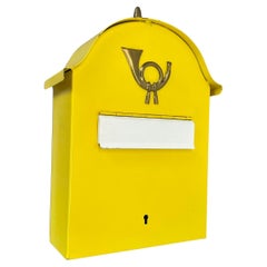 Élément authentique de boîte aux lettres en métal jaune et en laiton, Allemagne, années 1950
