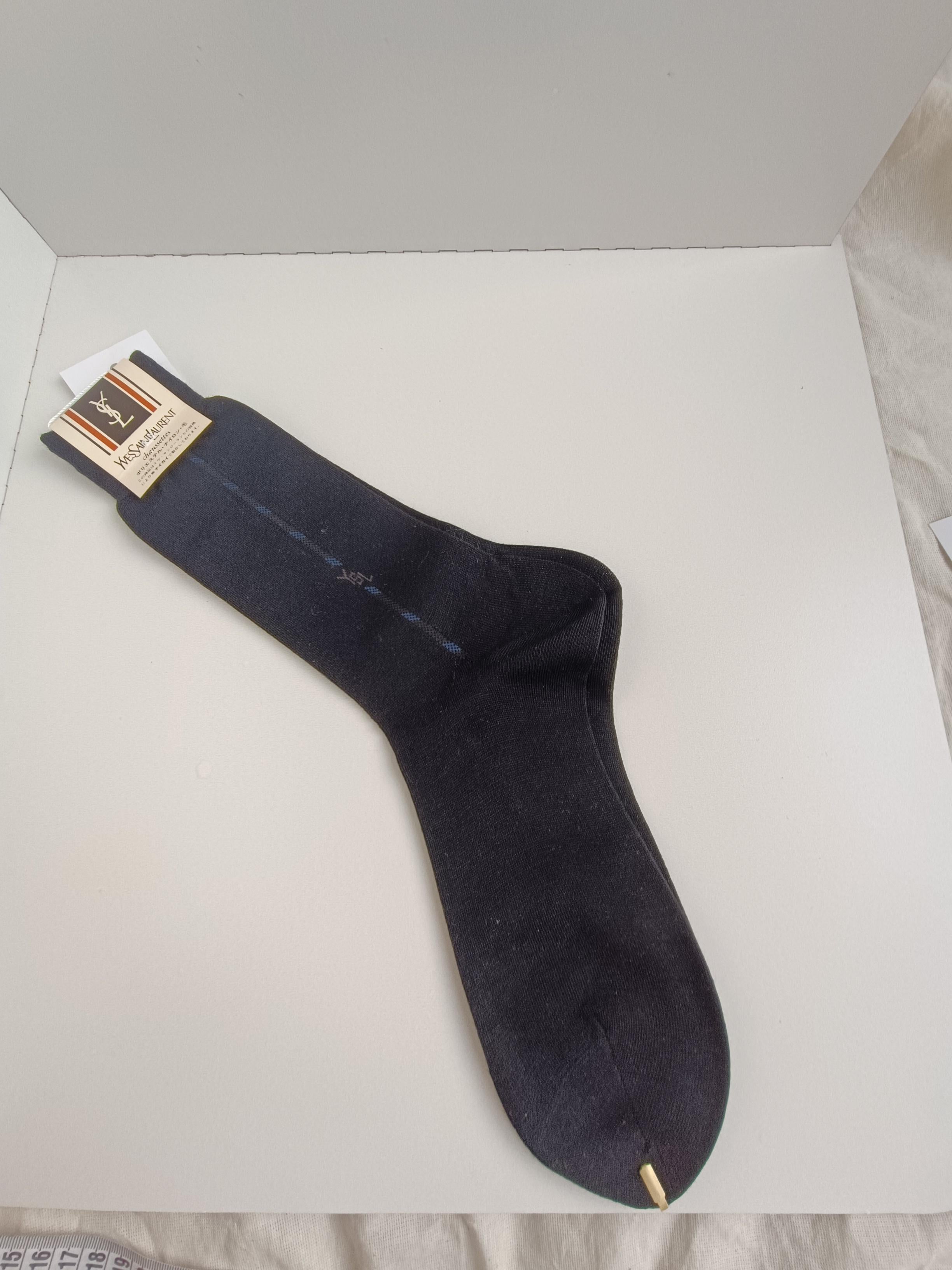 Authentique chaussettes pour hommes Yves Saint Laurent Vintage en vente 7