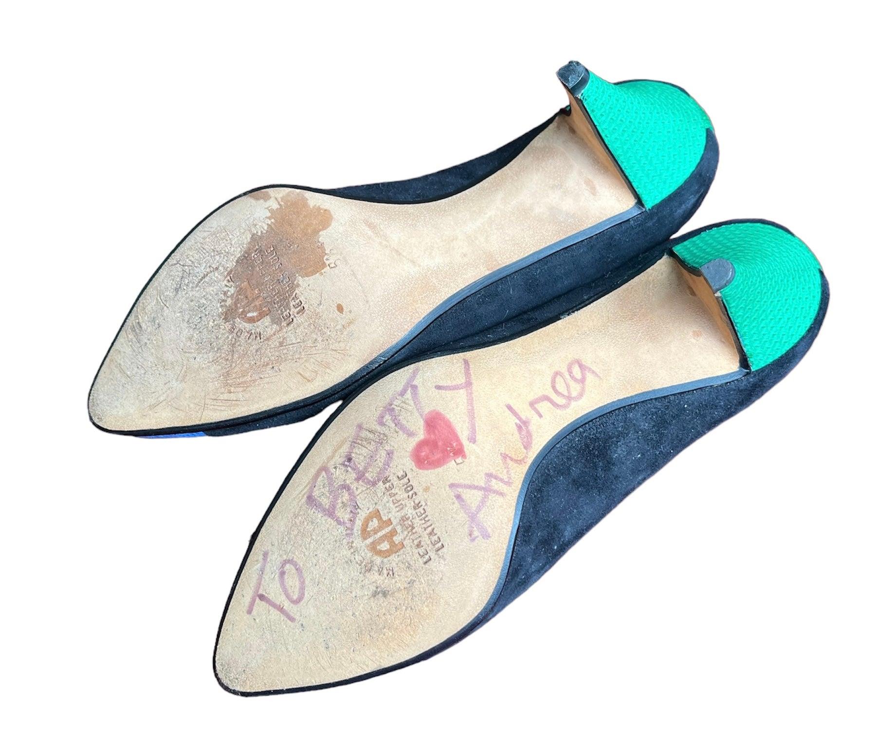 Autographe Andrea Pfister Color-Block Wildleder und Leder Pumps, 1980er Jahre (Schwarz) im Angebot