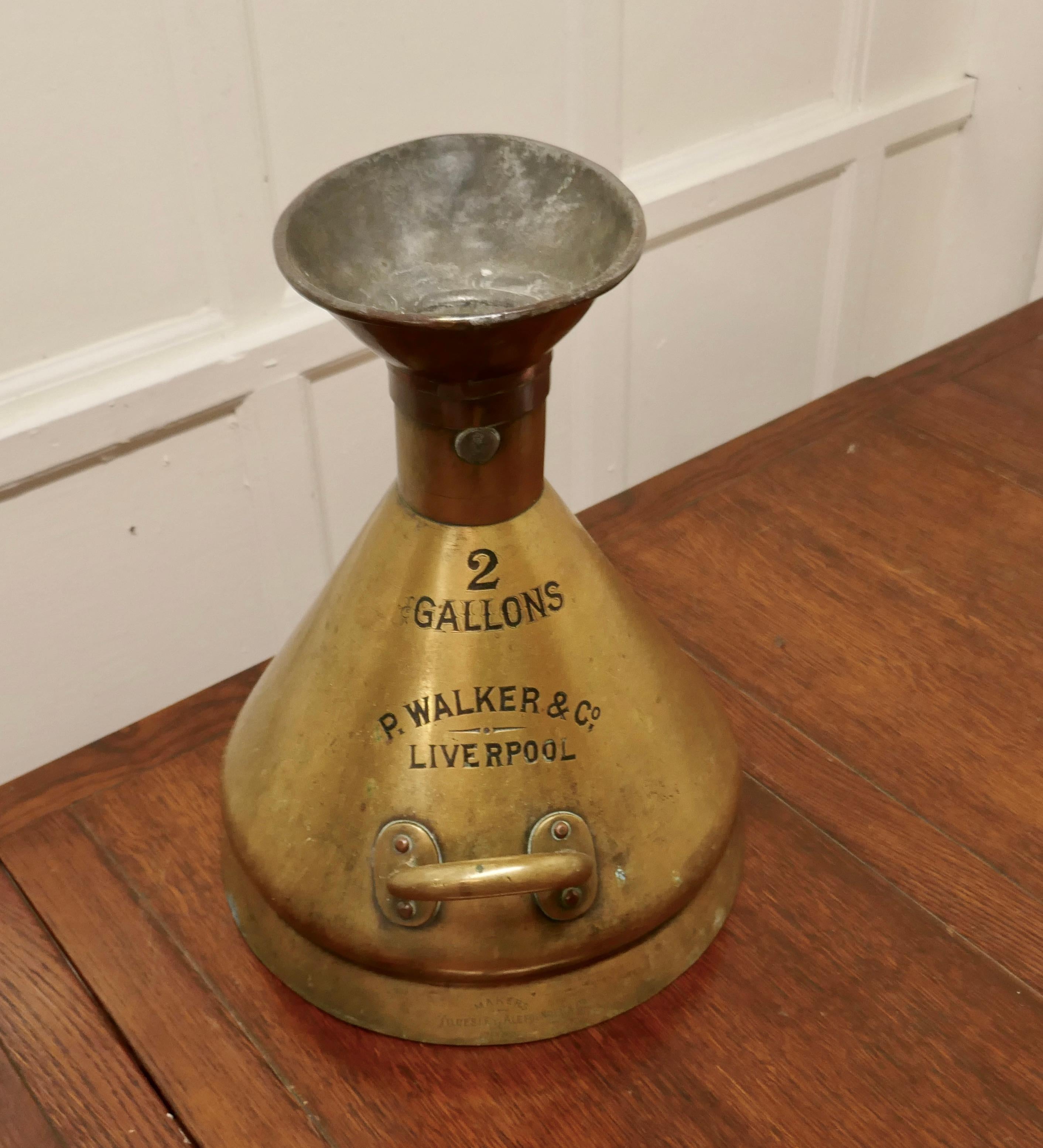 Automobile Petrol Measure, R Walker & Co., Liverpool    In Good Condition For Sale In Chillerton, Isle of Wight