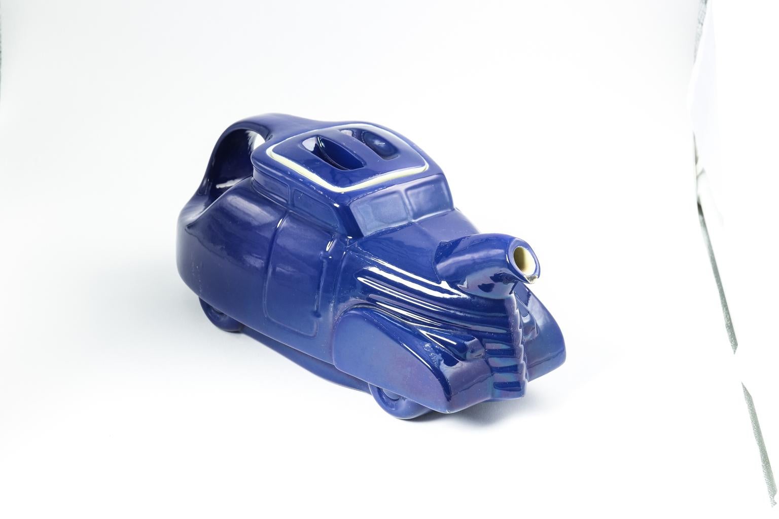 Automobile Teapot in Royal Blue by Hall, circa 1930s In Good Condition For Sale In Stamford, CT