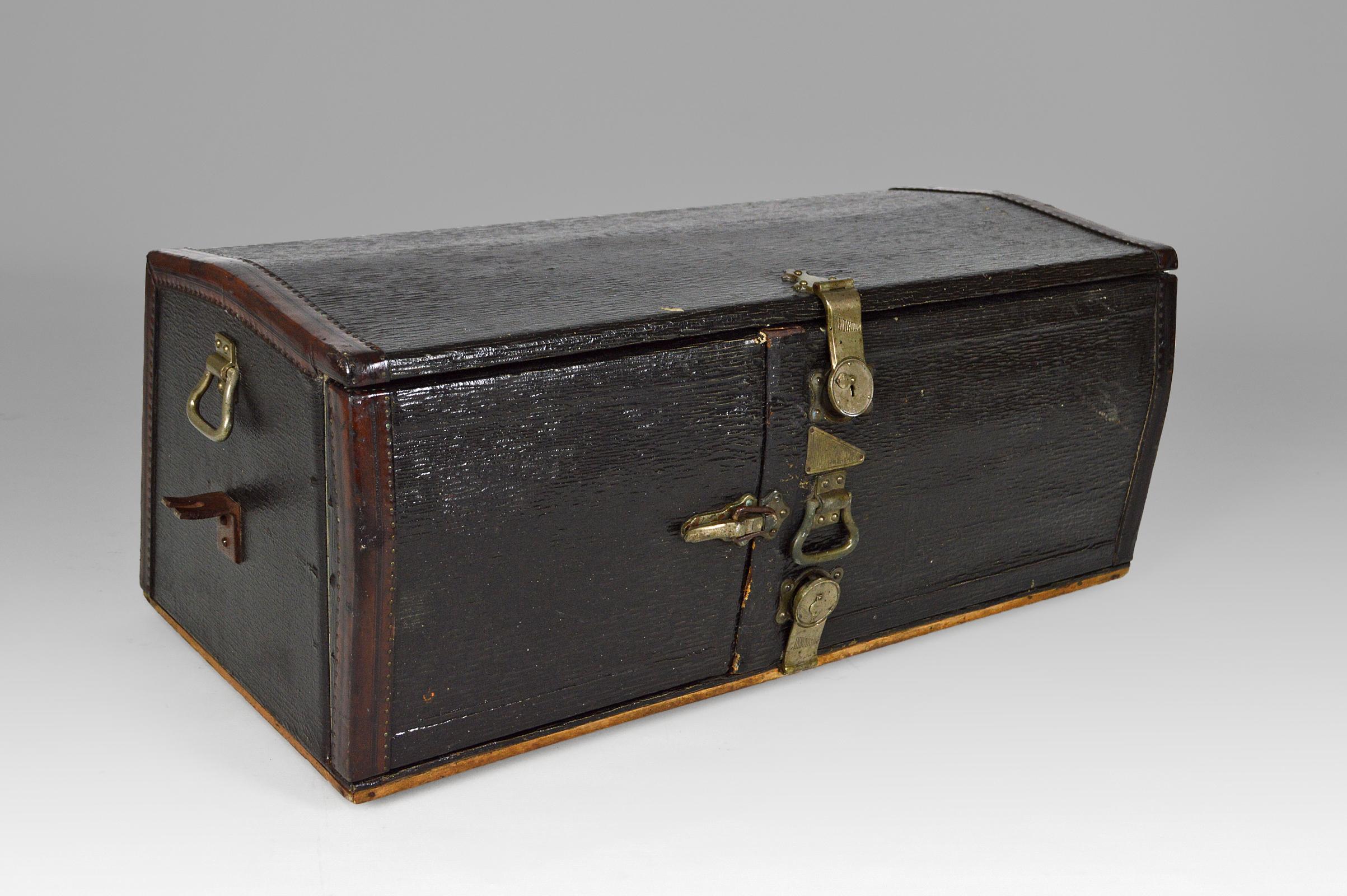Industrial Automobile Trunk by Innovation, France, circa 1920 For Sale