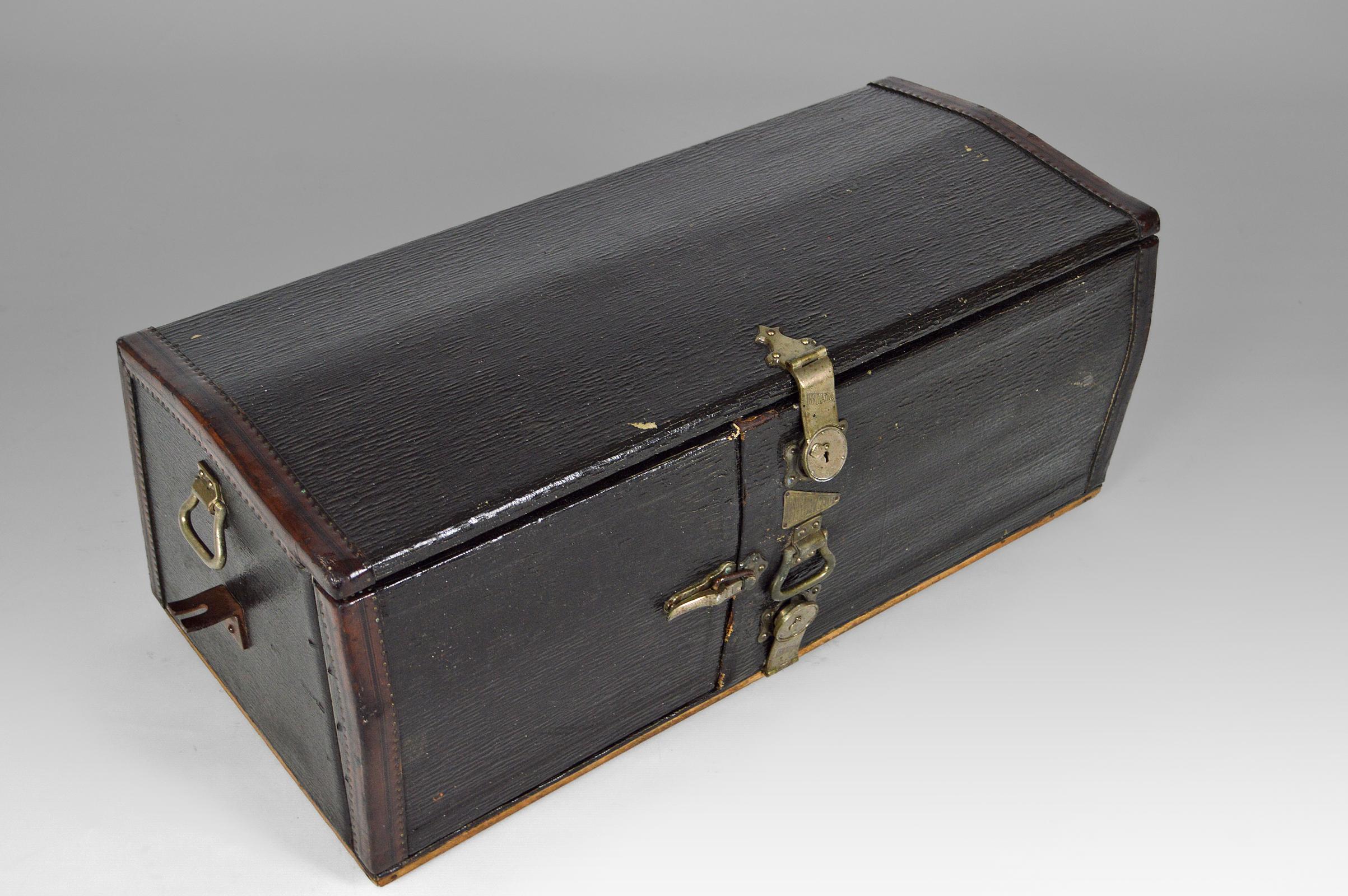French Automobile Trunk by Innovation, France, circa 1920 For Sale