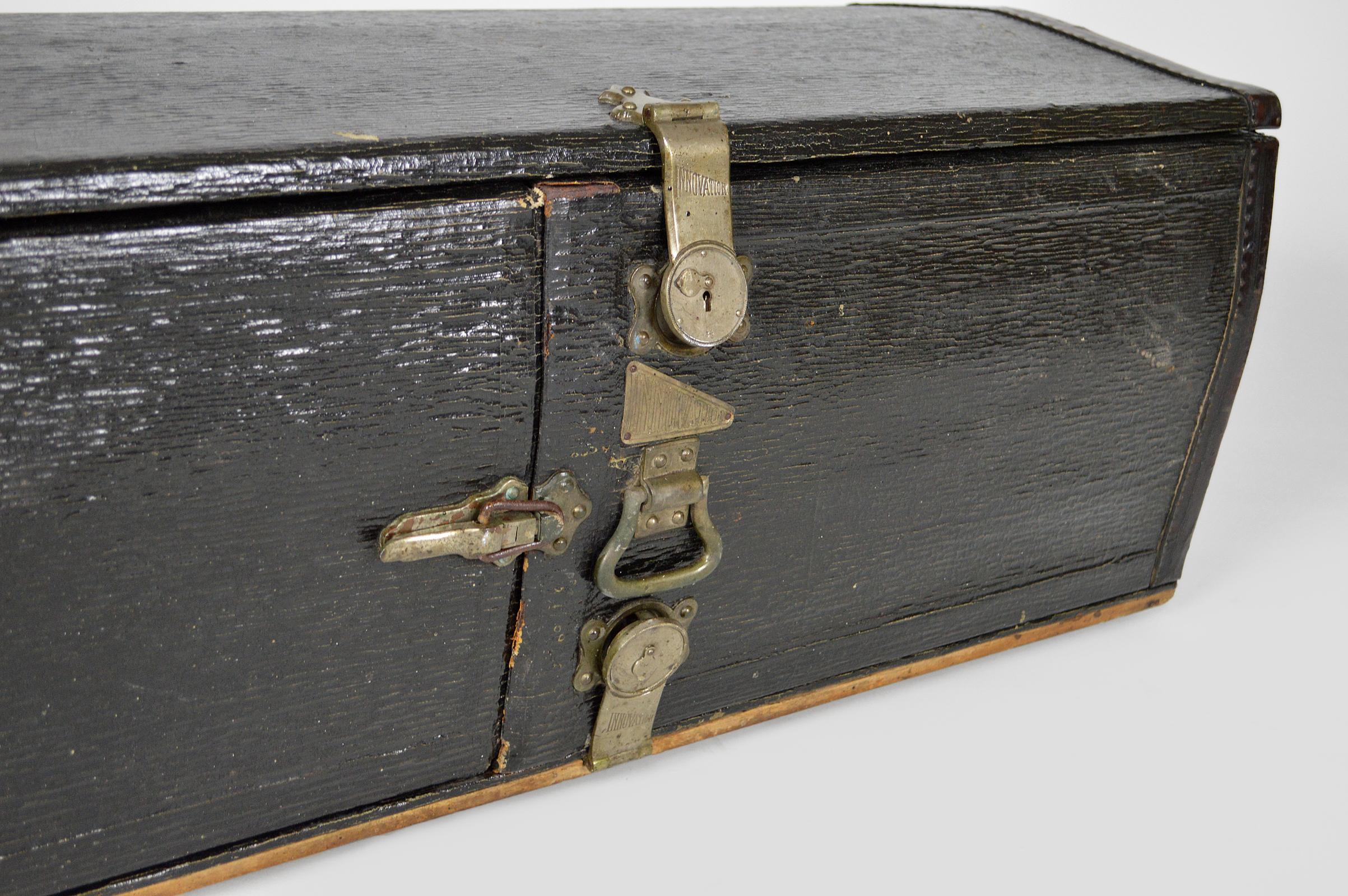 Early 20th Century Automobile Trunk by Innovation, France, circa 1920 For Sale