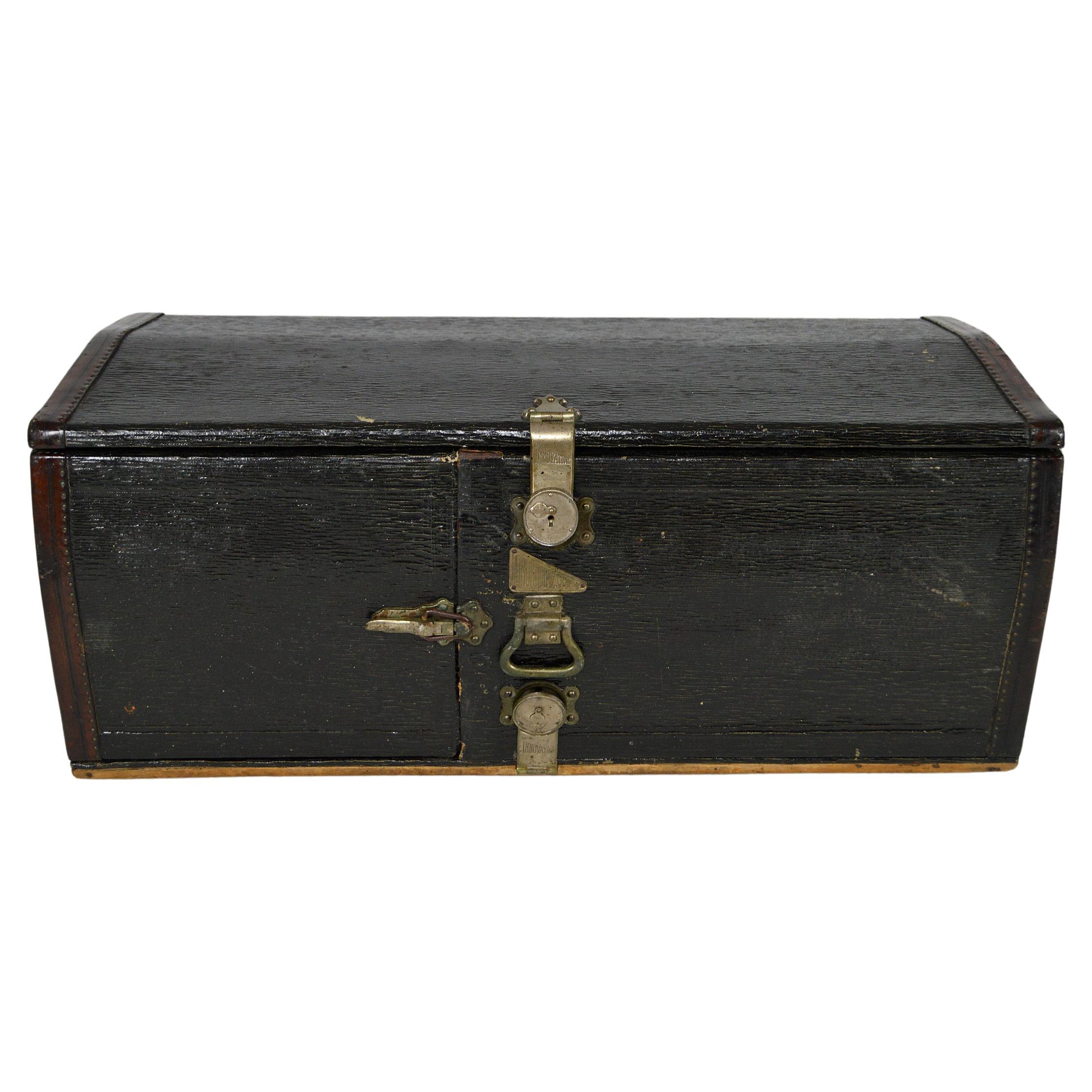 Automobile Trunk by Innovation, France, circa 1920 For Sale