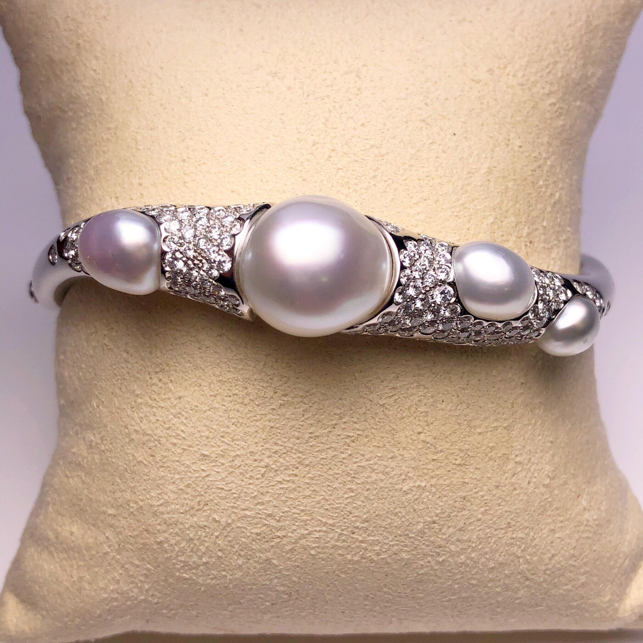 Women's or Men's Autore Baroque Pearl and 2.02 Carat Diamond Bangle Bracelet For Sale