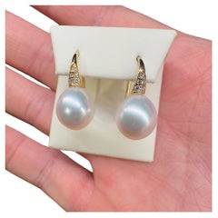 Autore Pearl and diamond  earring in yellow Gold