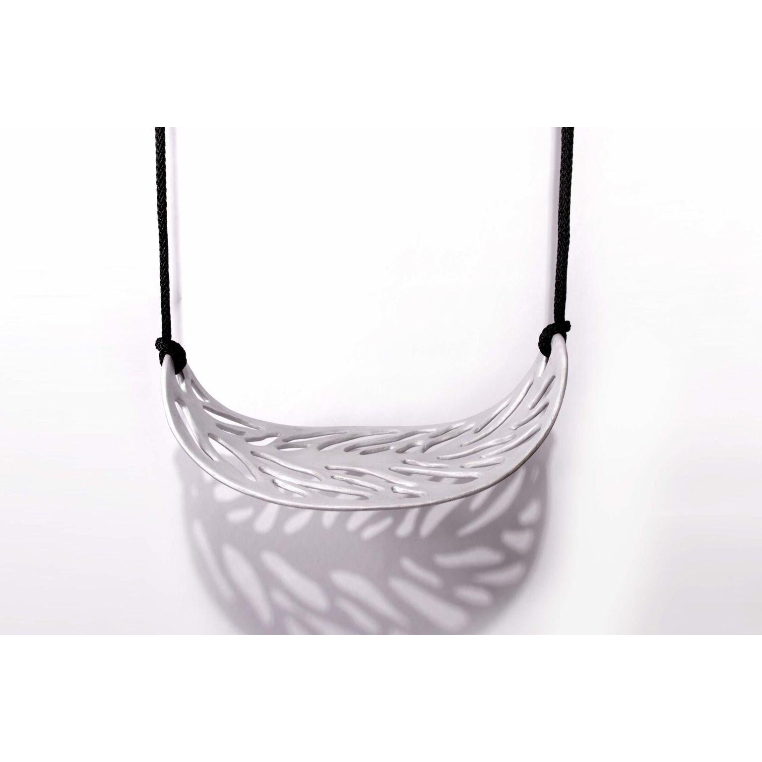 Autoumn leaf swing by Veronica Mar
Dimensions: D55 x W33 x H7 cm
Materials: Aluminium white lacquered
Weight: 3 kg.
Numbered and limited edition to 88 pieces.

Also available in different materials and finishes. 

IInspired by the falling