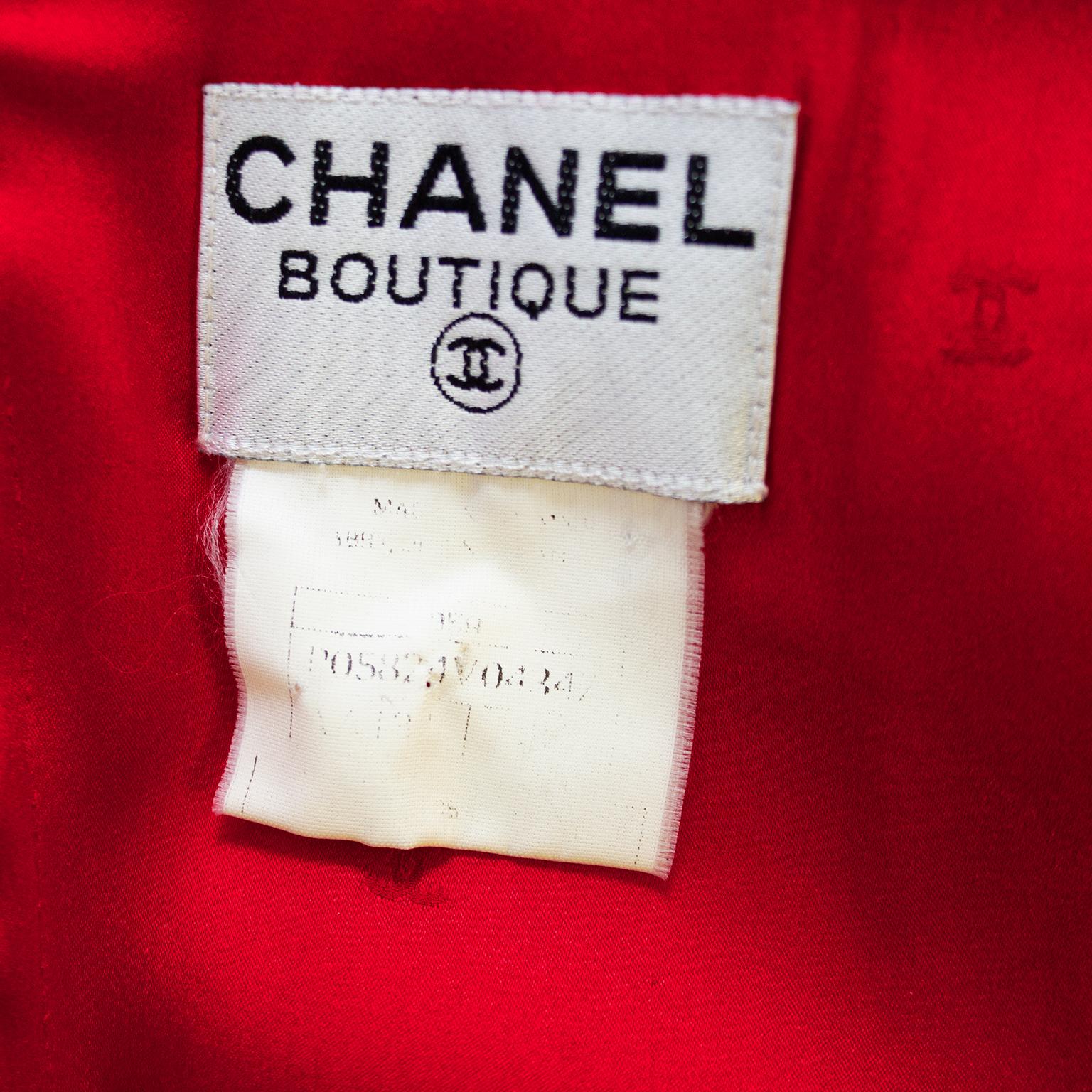 Women's Autumn 1995 Chanel Magenta Boucle Dress For Sale
