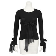 Automne 2004 Chanel Pull noir avec cravates en mousseline de soie