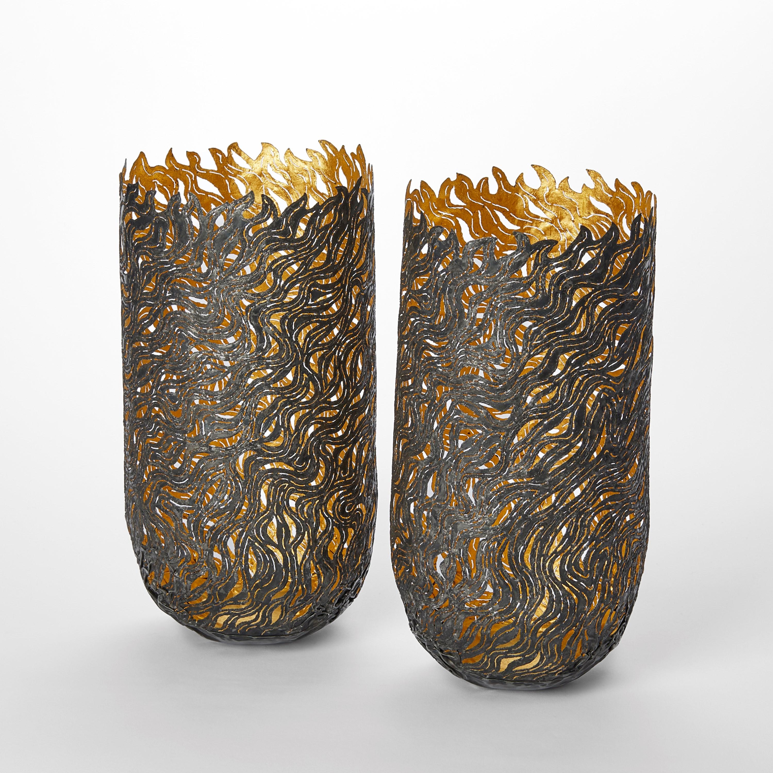 Organique  Vases de danse d'automne, récipients en acier texturé organique et or de Claire Malet en vente
