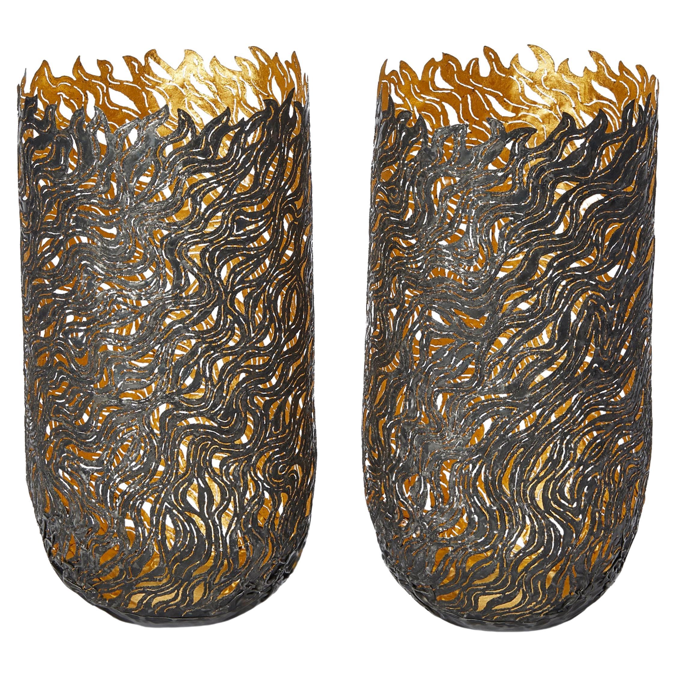  Vases de danse d'automne, récipients en acier texturé organique et or de Claire Malet
