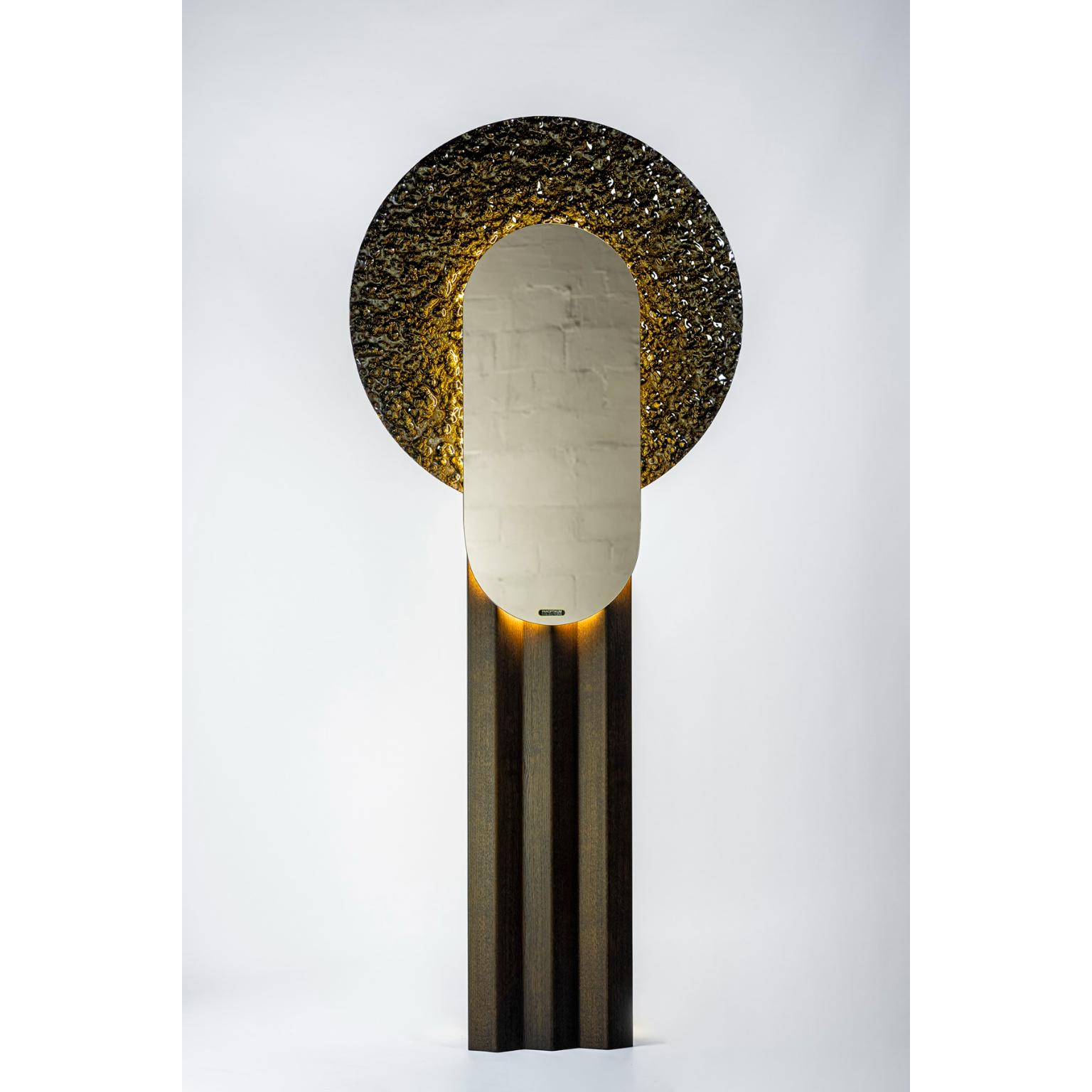 Autumn Four Seasons Decorative Full Length Mirror by PANOPTIKUM COLLECTIONS
Édition limitée
Dimensions : D 10,8 x L 90 x H 210 cm.
MATERIAL : Verre décoratif et fer.

Transformez votre espace avec l'un des quatre miroirs des 