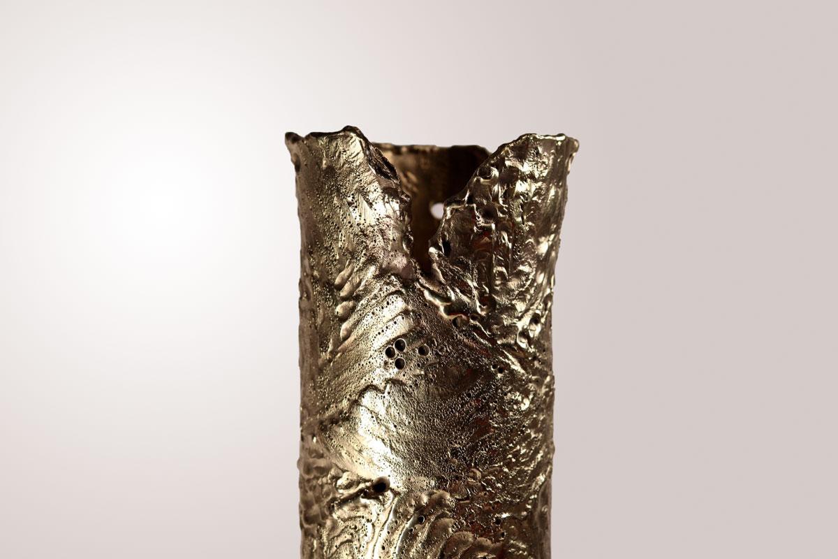 Organique Vase d'automne doré sculpté à la main par Samuel Costantini en vente