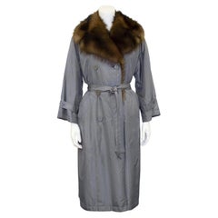 Trench-coat haute couture Christian Dior automne/hiver 1977 avec col en fourrure