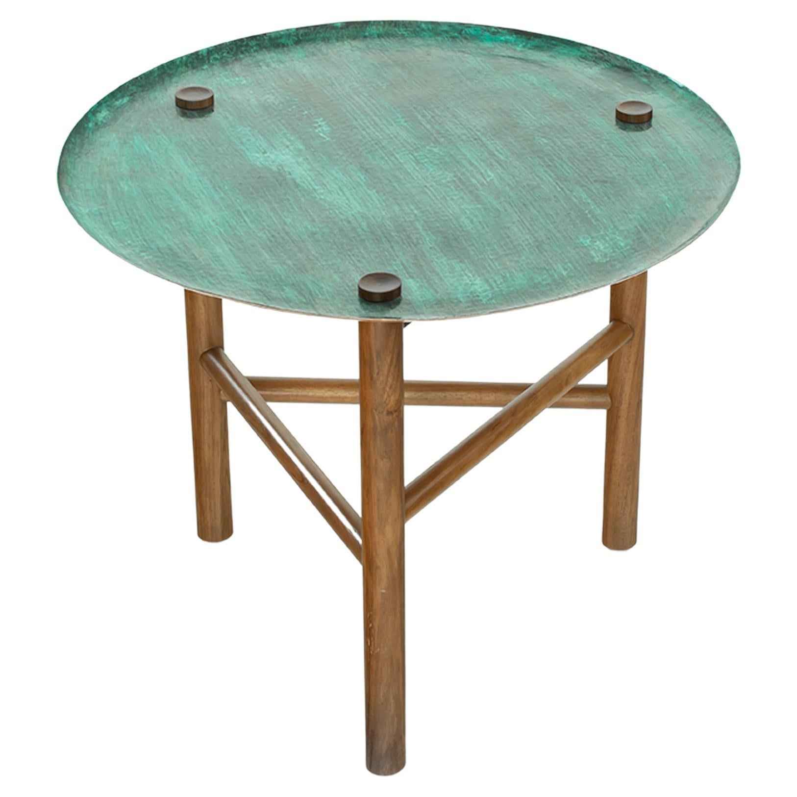 Auxiliar-Tisch, Tzalam- Struktur und handgehämmerte Kupferplatte im Angebot