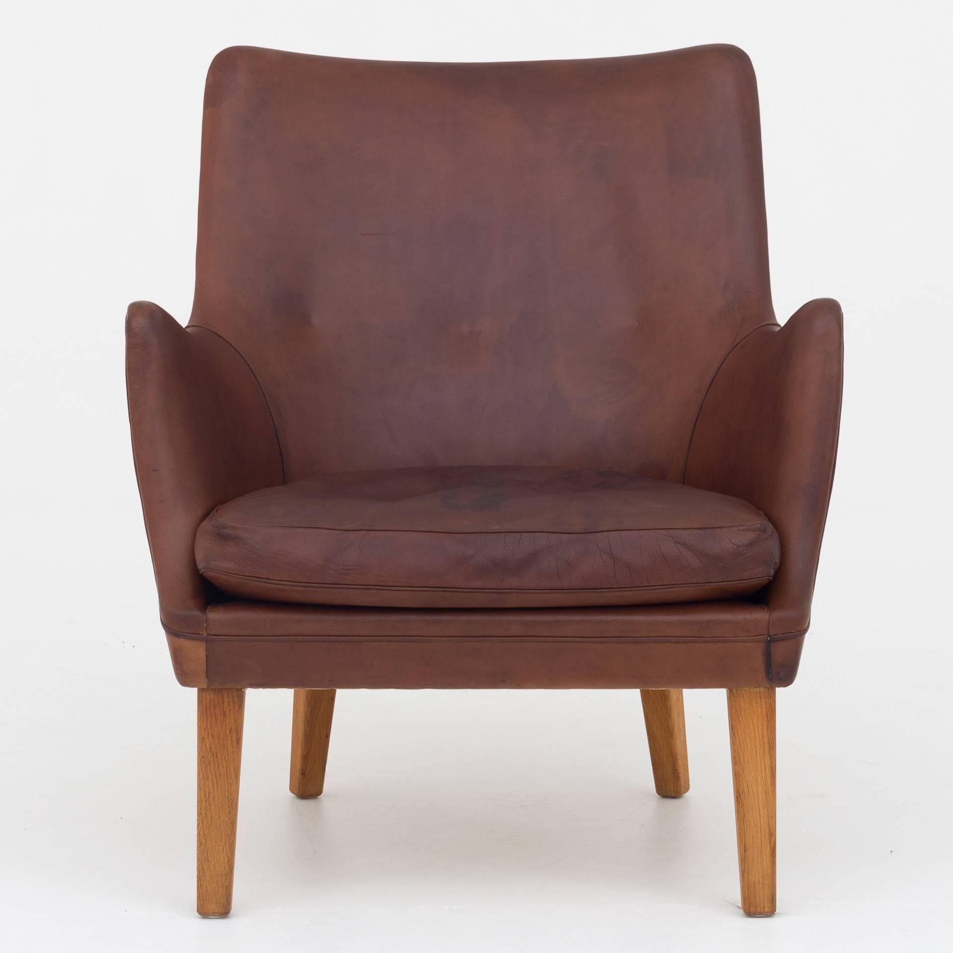 Scandinavian Modern AV 53 Easy Chair in Leather by Arne Vodder