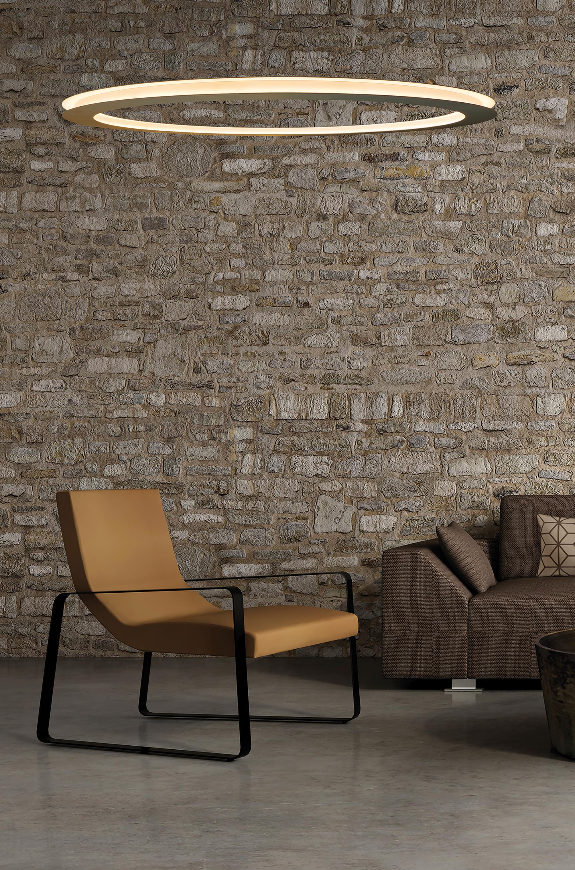 Lámpara Colgante Ava 150 de Le Deun Luminaires
Dimensiones: P 150 x A 50-200 cm. 
Materiales: Acero pintado con epoxi.

Es una empresa francesa creada en 1997, especializada en el diseño y la fabricación de iluminación de bajo consumo energético.