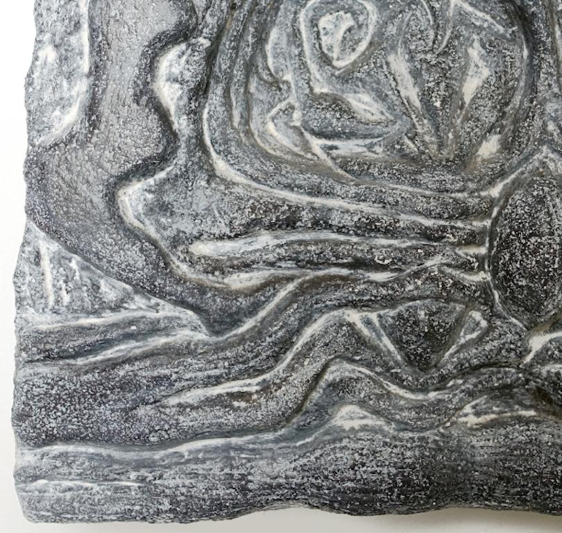 Swimming in Black and White: Gemälde abstrakter Reliefskulptur für Wand oder Regal (Abstrakt), Sculpture, von Ava Blitz